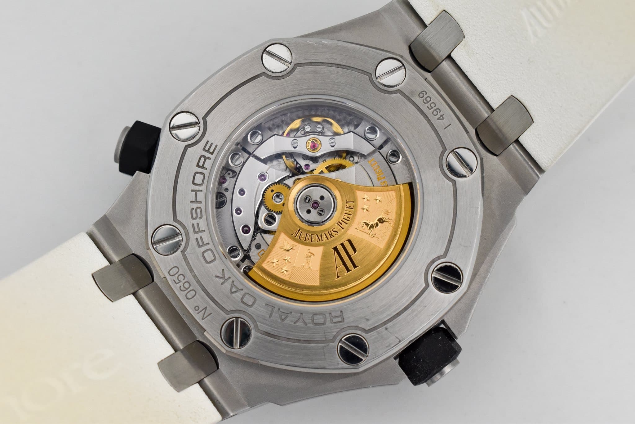 May be an image of wrist watch and text that says ' B IGUET עשק م 1 OFFSHORE o ALEDEMARS AU'DE ARS י 0650 DAK O ADR 7入0台 N°'