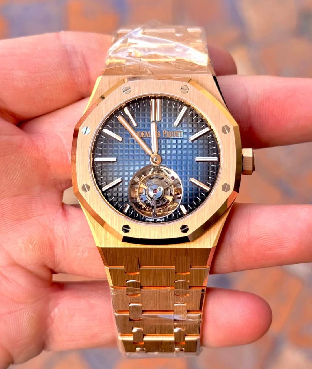 May be an image of wrist watch and text that says 'DEM S PIGUETE G I C ን ਨ ሌ ١1 20 WIS MADE ACE AGe'