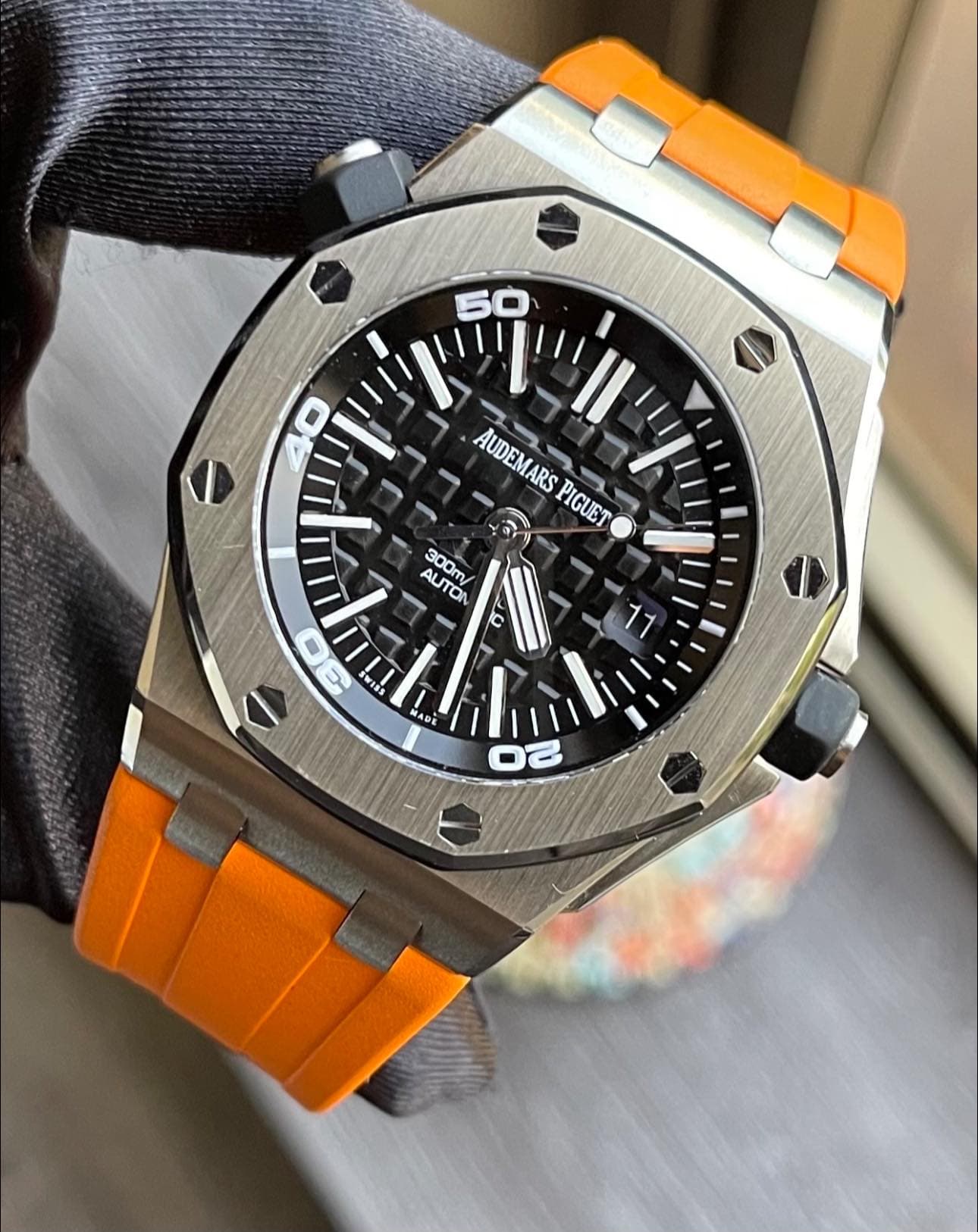 May be an image of wrist watch and text that says '50 40 نن AUDEMARS ARS PIGUET Lit Almn AUTON TO 300T/ 300m/ כ MADE 이 08 2 BAй'