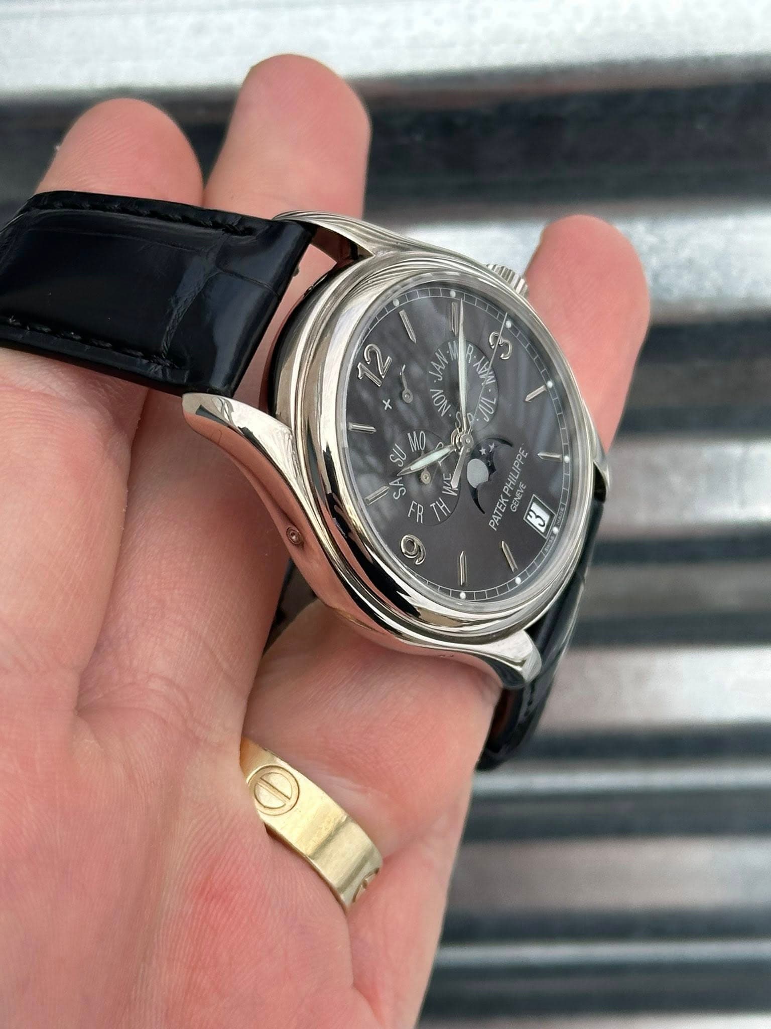 May be an image of wrist watch and text that says '444日 AB1 NV + مل NON NO ਲੇ PATER 3 Gn 人 9'