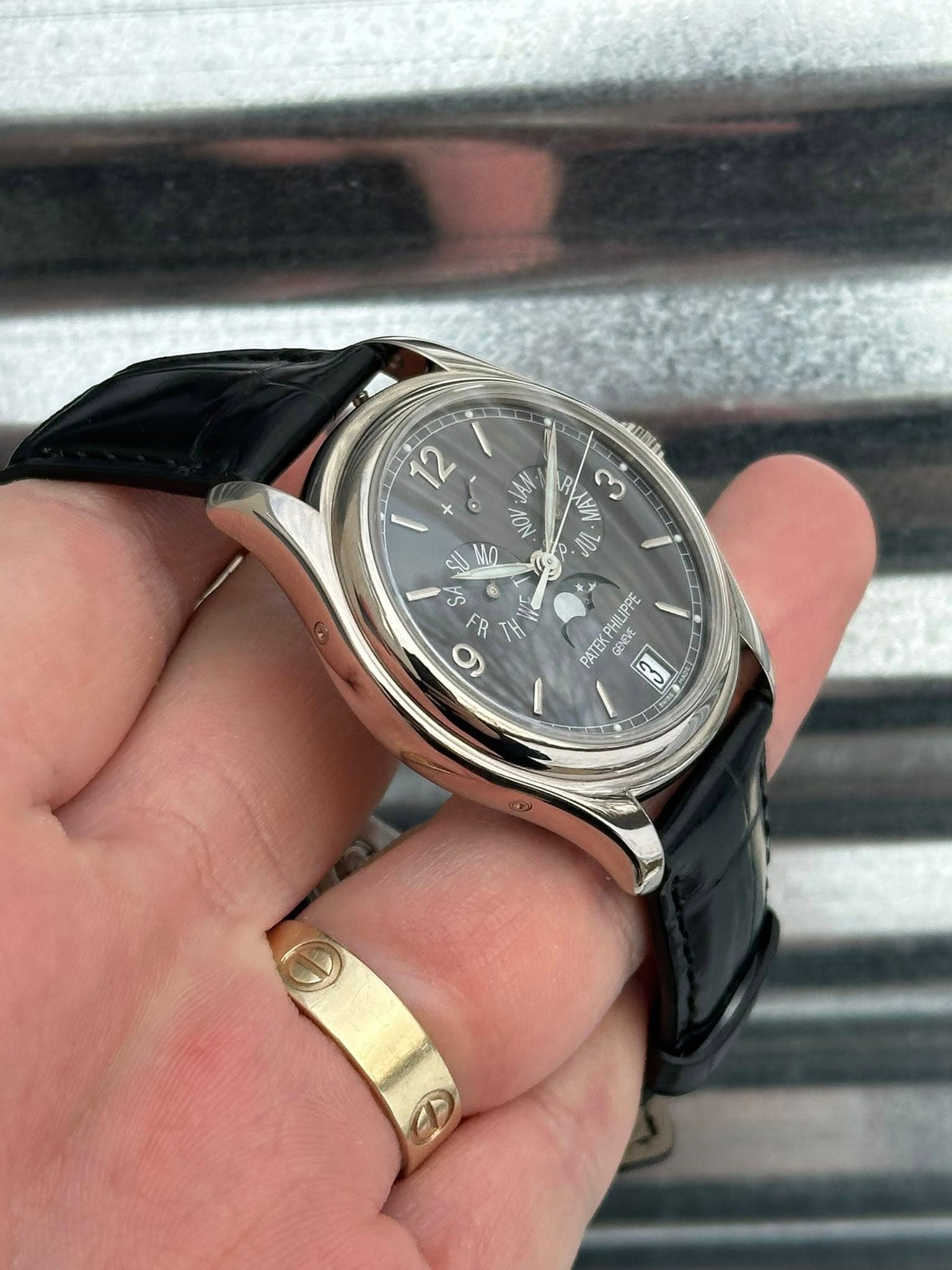 May be an image of wrist watch and text that says '12 x nhn M ON A WW بن ย Mo e N HS ح و Ky THiL p PATEK PATE CENEME'