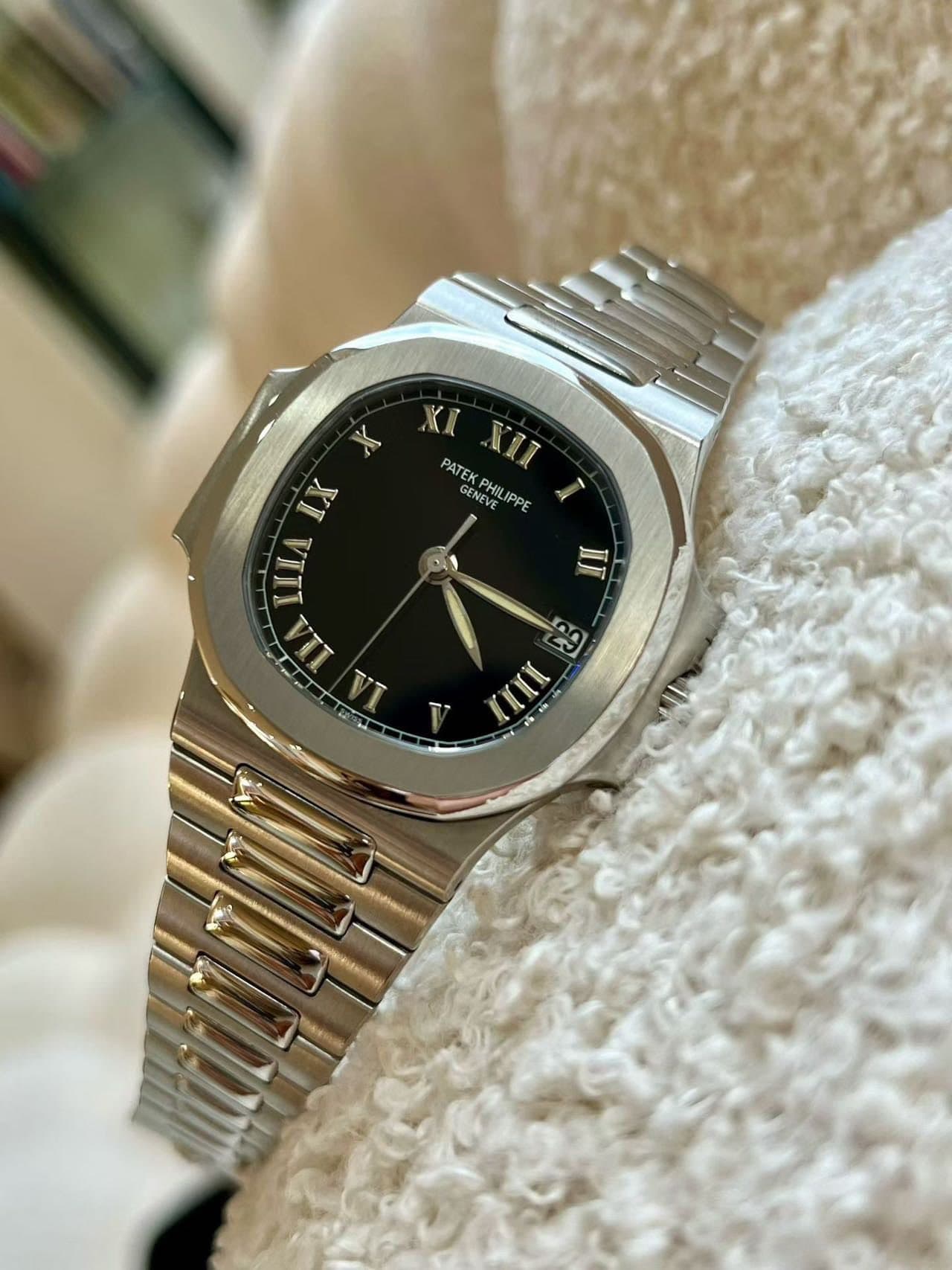 May be an image of wrist watch and text that says 'ما XIXI KИ PATEK XII SEN ENE ENEVE NEUPPE PHILIPPE م R م A VIII VII LII VIIVI V IT'