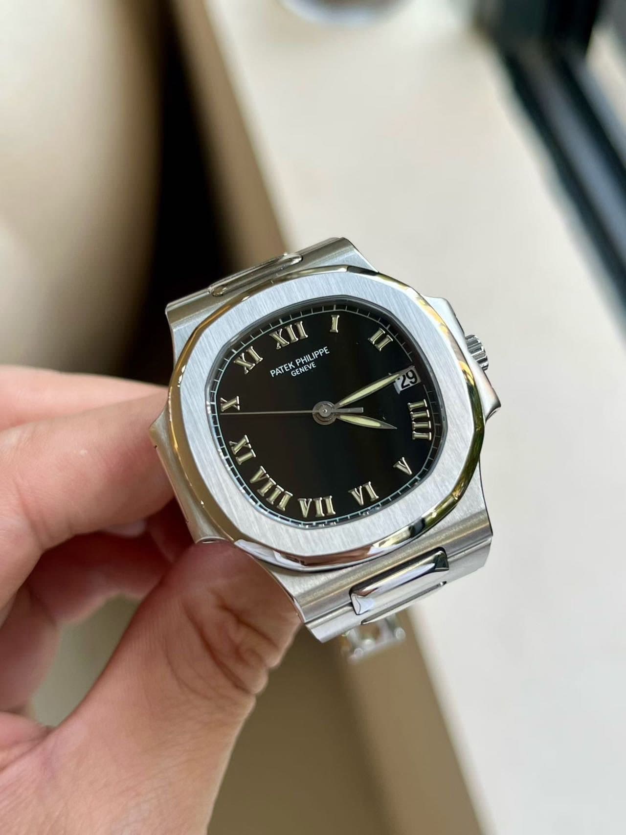 May be an image of wrist watch and text that says 'K u XI PATEK GENEVE HILIPPE PPE R IILI IX LIIA IIA V V ကု 본'