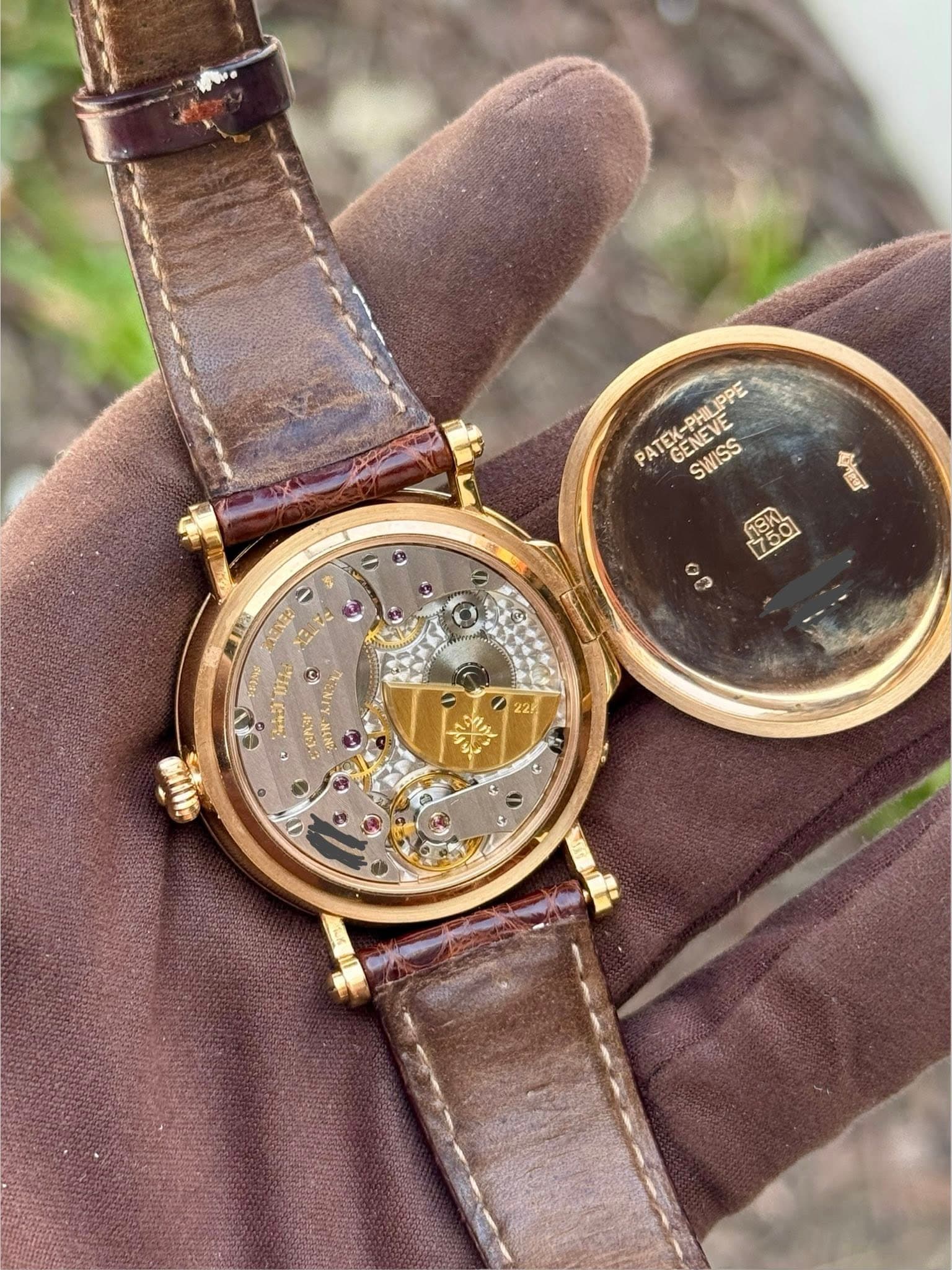 May be an image of wrist watch and text that says '9 PATEK-PHILIPPE PATEK-PHIL GENEVE SWISS OAL 番 18K 50 150 Θε - だっ本 1 รดา 259012 DU יהאי) ENTYNIN G 22'