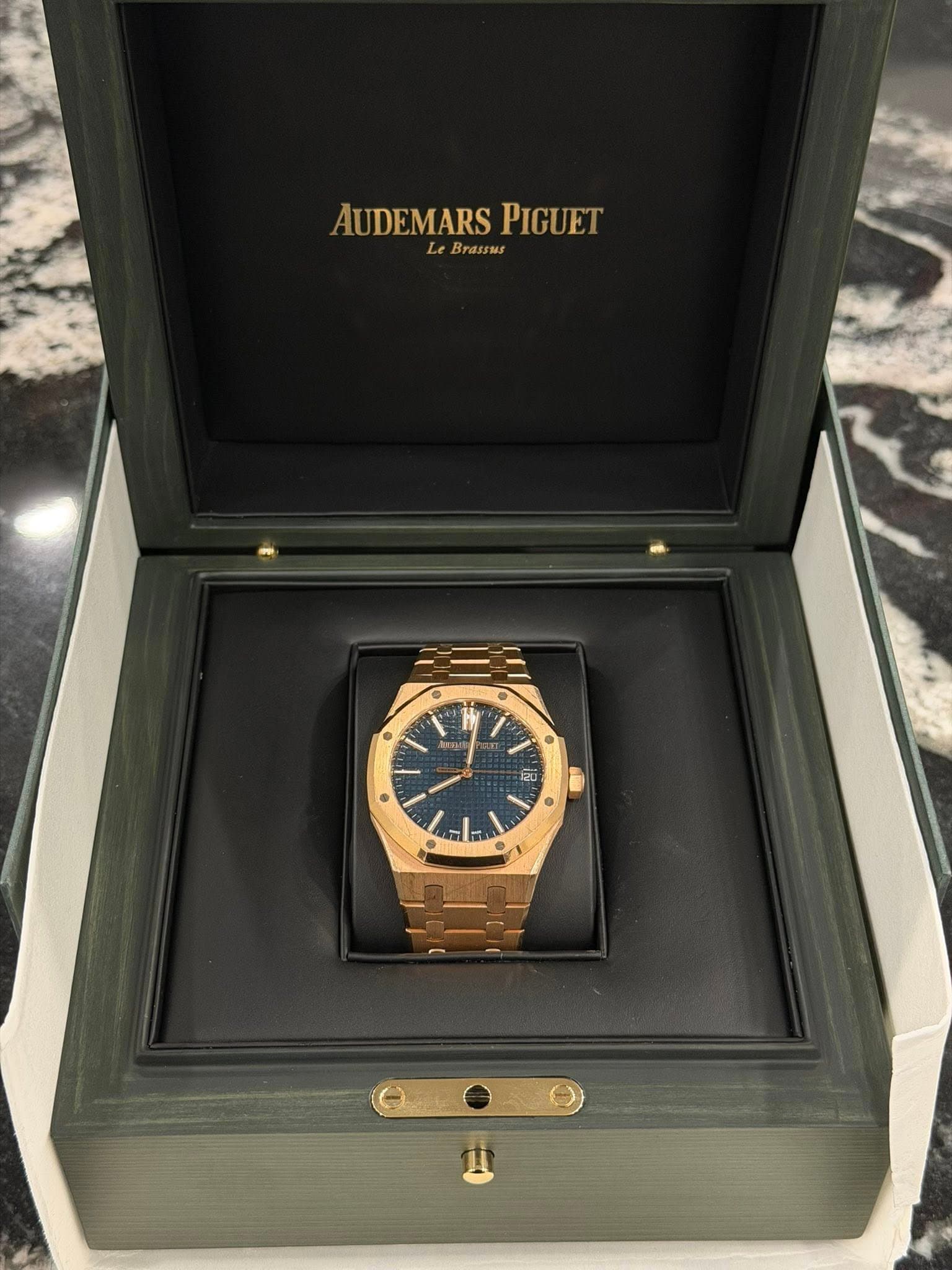 May be an image of wrist watch and text that says 'AUDEMARS PIGUE LeBrauss Le 10'