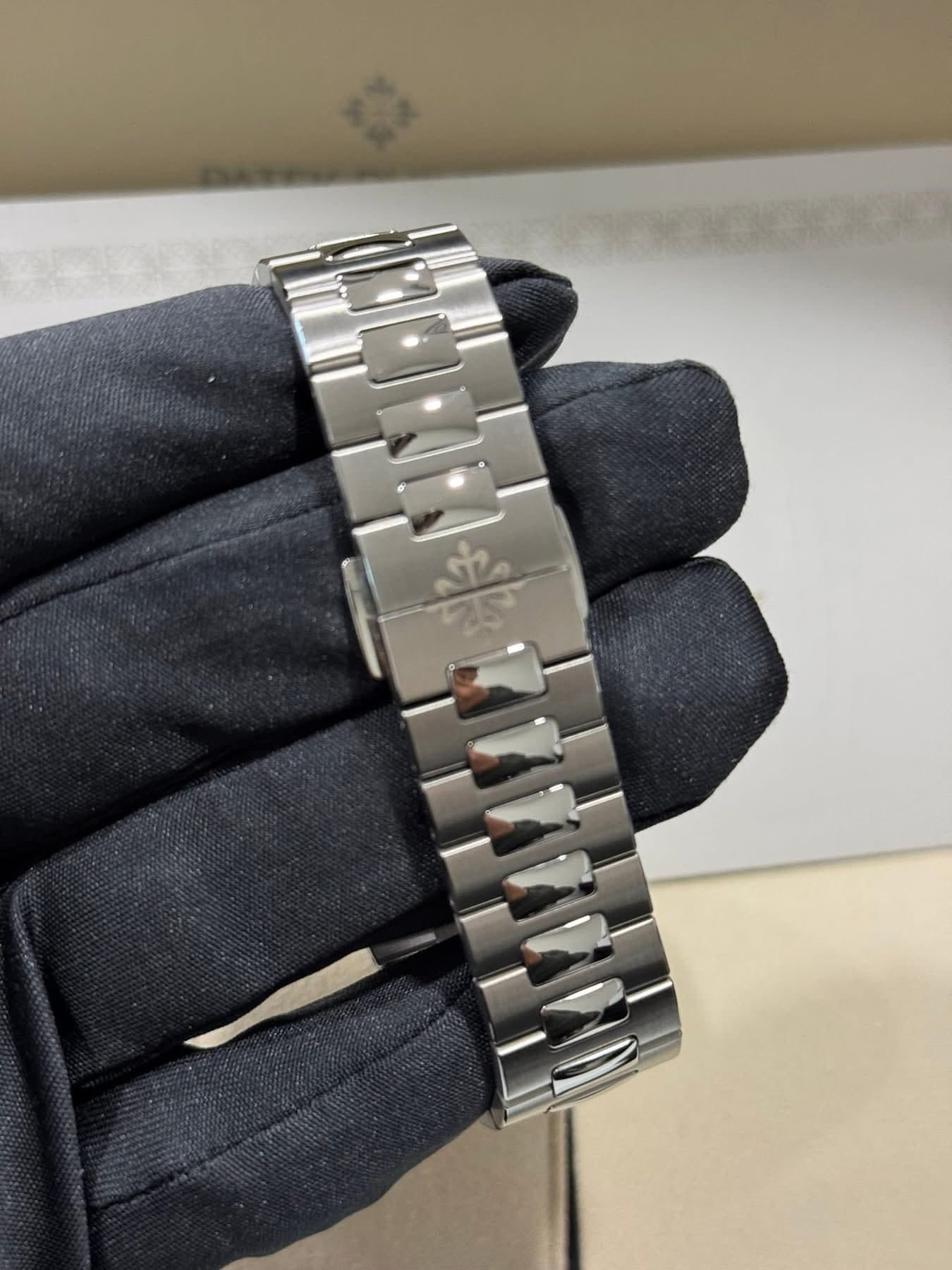 May be an image of wrist watch and text that says 'ما 25'