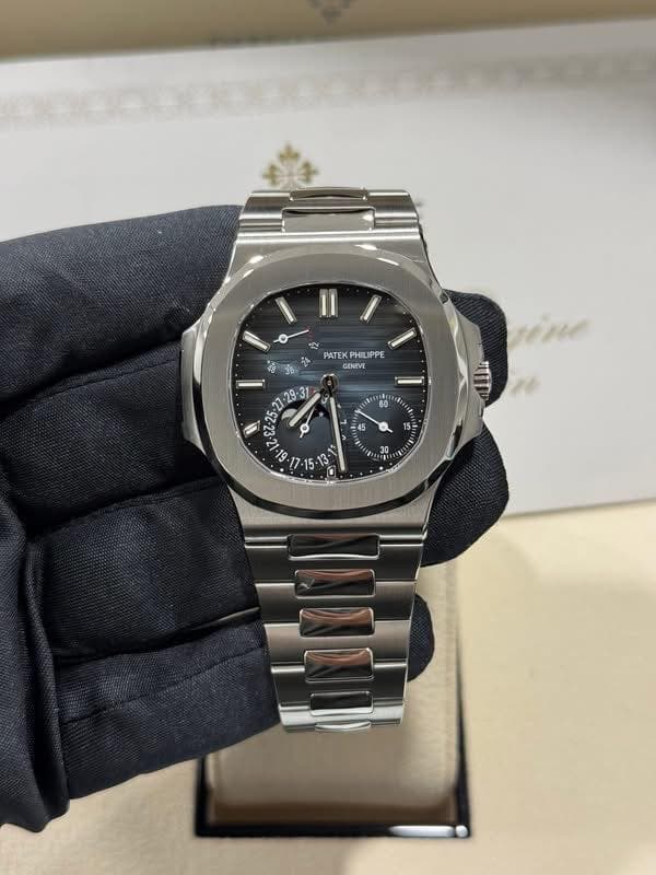 May be an image of wrist watch and text that says 'Ο 2 F PATEK PATEKPHILIPPE PHILIPPE GENEVE đ U HHe 吉 ממדי ٥ = 45 45 - L 15 t 30 30 3'