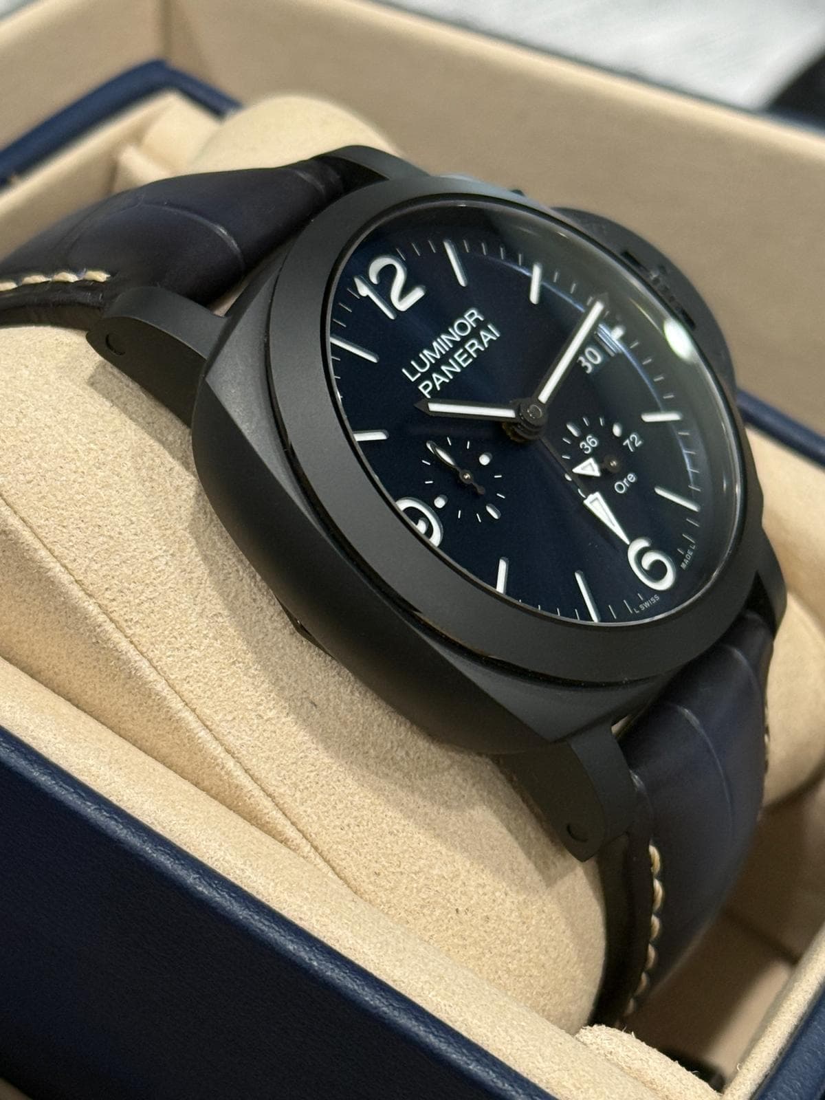 May be an image of wrist watch and text that says '12 LUMINOR PANERAI L 30 36 72 Ore 6'