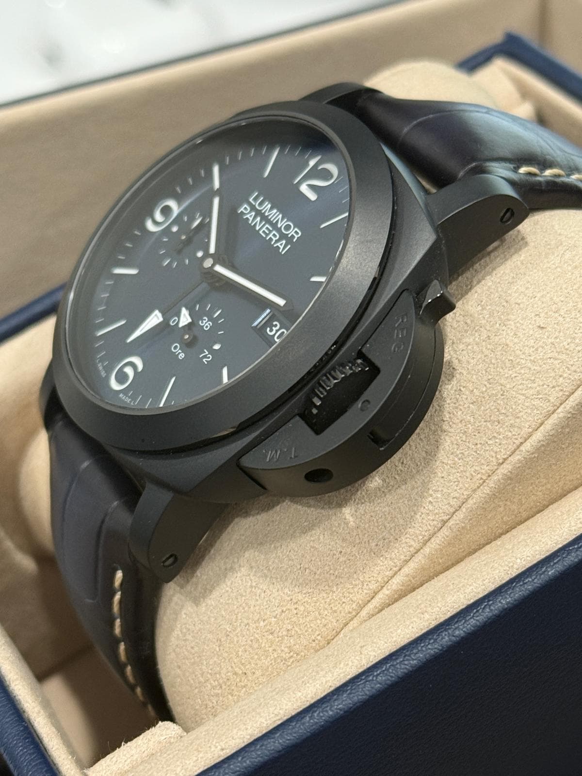 May be an image of wrist watch and text that says '12 PANINOR PANERAI LUMINOR 0 0 36 Ore 72 30 6 MADE&'