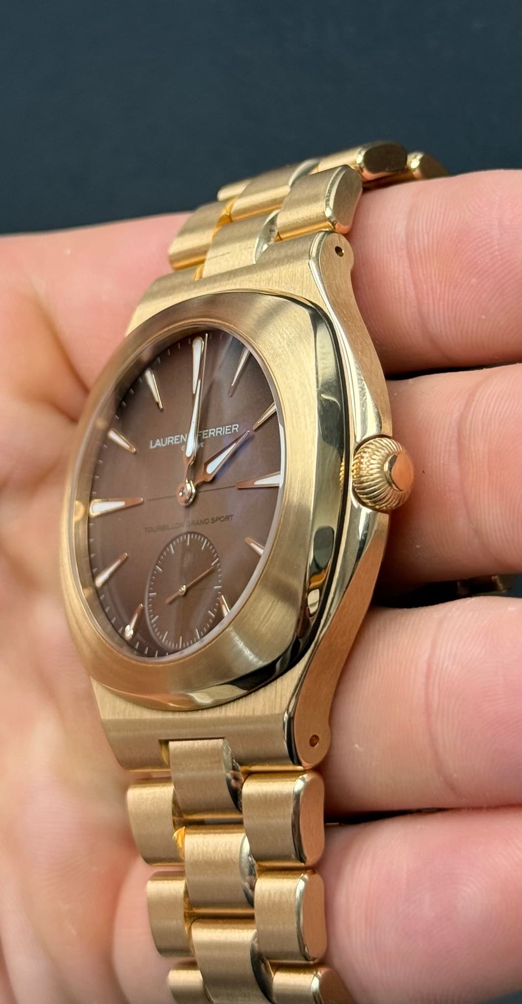 May be an image of wrist watch and text that says 'LAURENTERRIER LAUREN ERRIER ማ ٢ -'