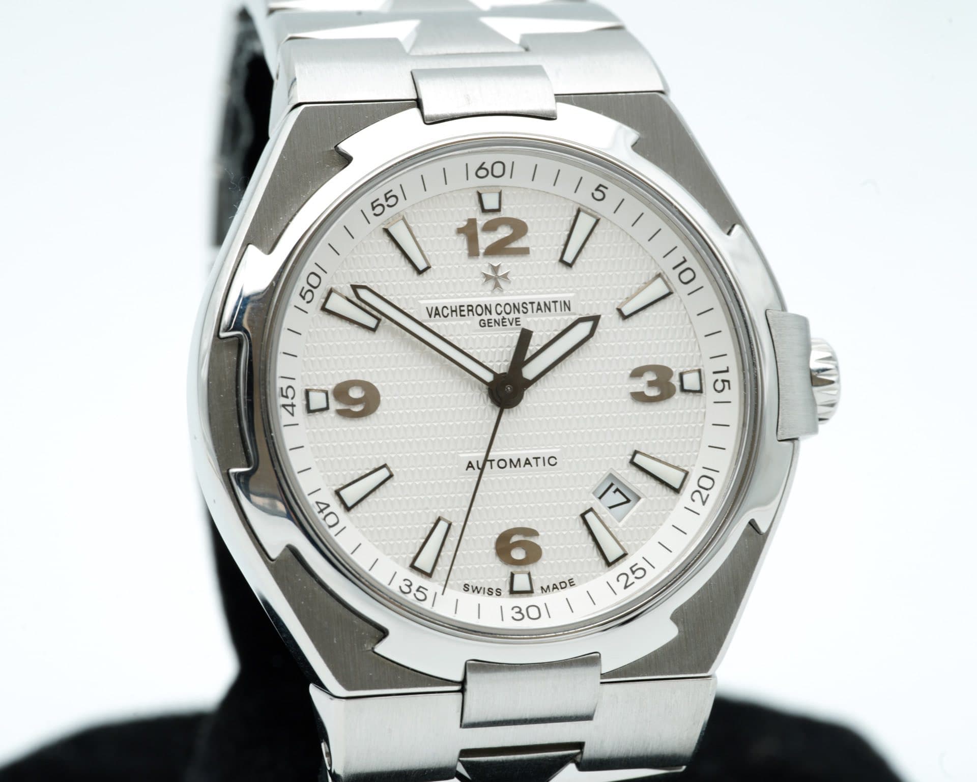 May be an image of wrist watch and text that says '50/ 60/ 55/ U ١ 12 D VACHERONCONSTANTIN VACHERON CONSTANTIN GENEVE 7 10 45/ || 115 AUTOMATIC 同 I 201 3 I 6 SWISS MADE 301'