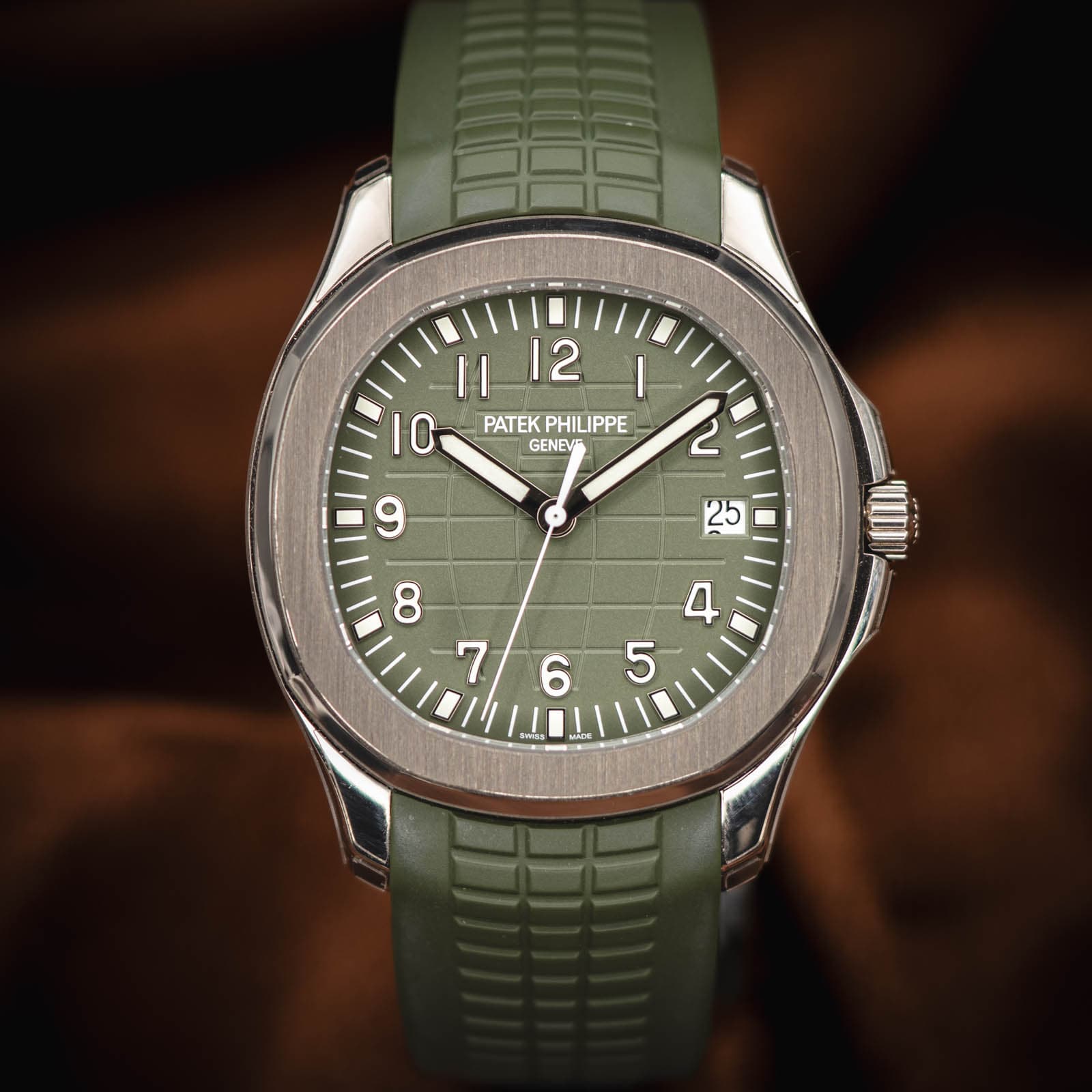 May be an image of wrist watch and text that says '38E I| 1112 2 I 0 PATEKPHILIPPE PATEK PHILIPPE GENEV 2 25 و 00 す 7/65 6 7 5 ชพสล'