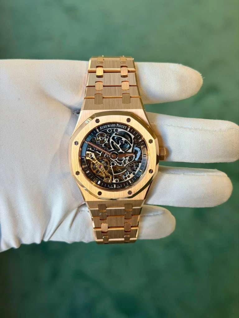 May be an image of wrist watch and text that says 'ACDENARSPIGUET 7 PIGUET UDEMARSPIGE yO TO 60'