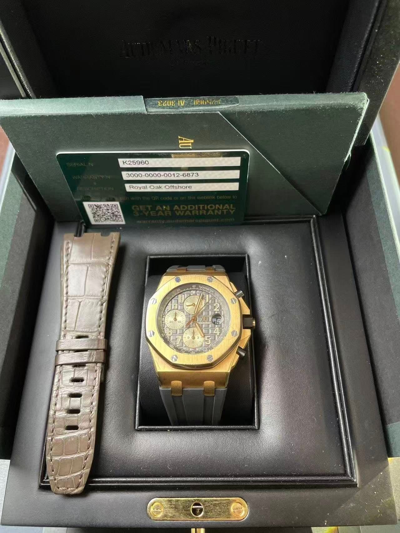 May be an image of wrist watch and text that says 'EGUE 会止 K25980 K25960 Rayal oyalOak RoyalOakOftshore Oak Offshore 7) 1'