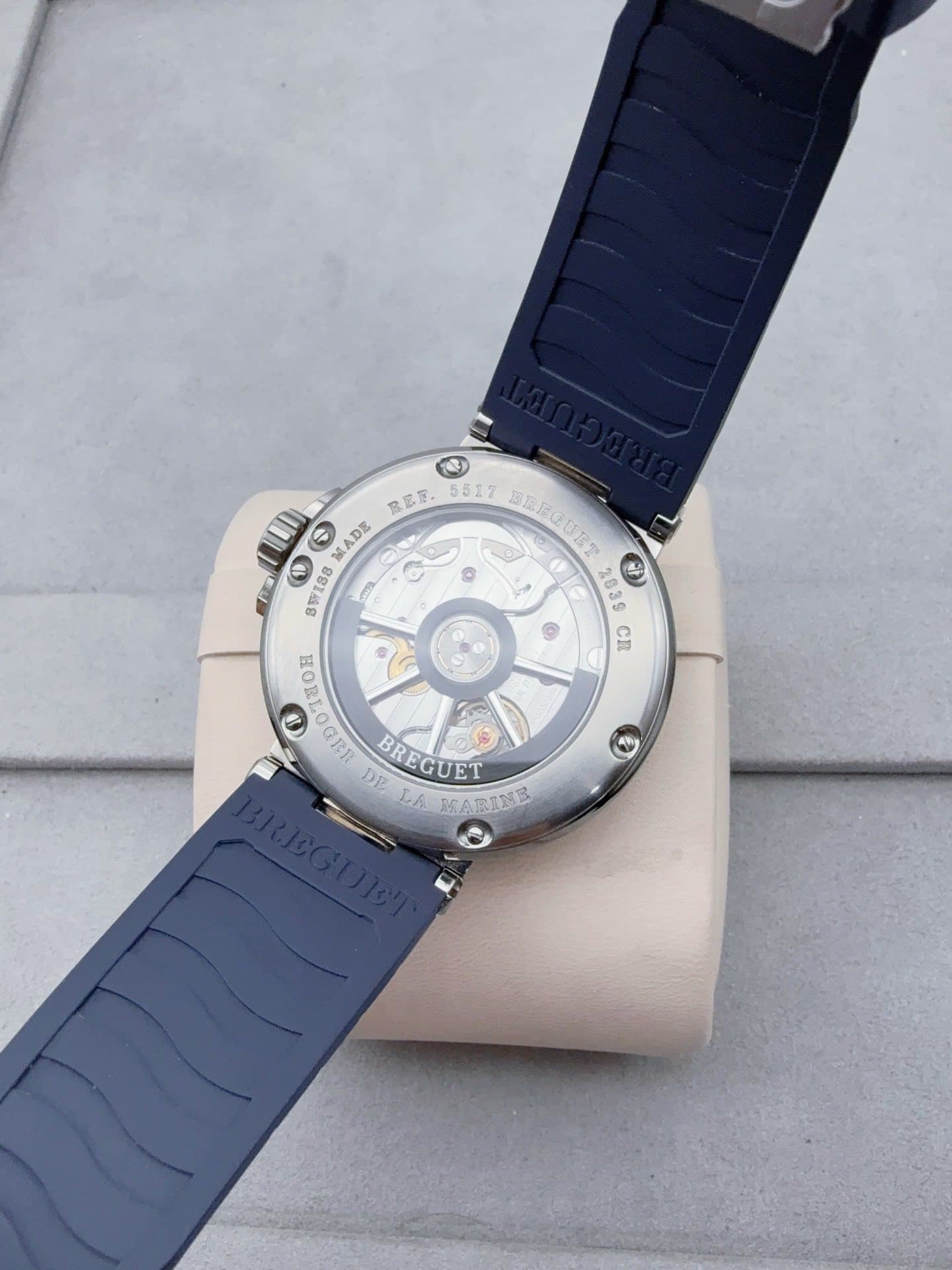 May be an image of wrist watch and text that says 'BEF. 5517 TEονε MADE ADE SWISS 9 2839 F CR O円 D0OH DE ٢۸ SARNB BREGUET 6'