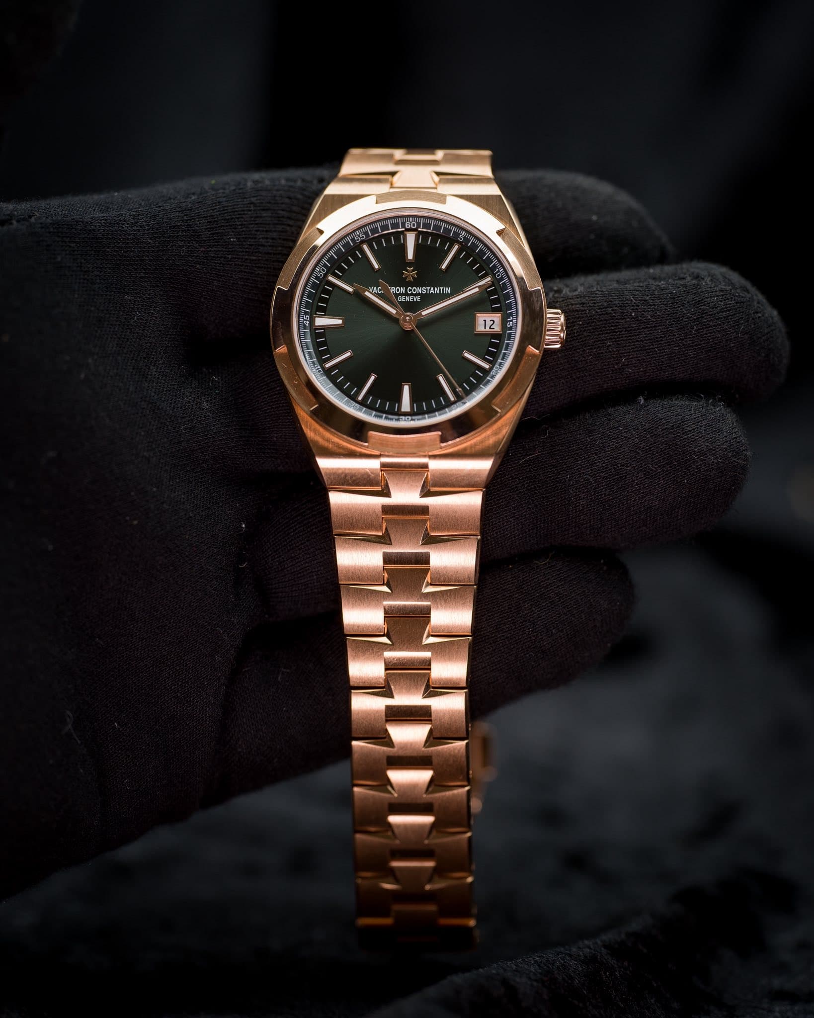 May be an image of wrist watch and text that says '60 1 MAC RONCON RONCONSTANTIN NTIN 12 すだり "I เทดรั'