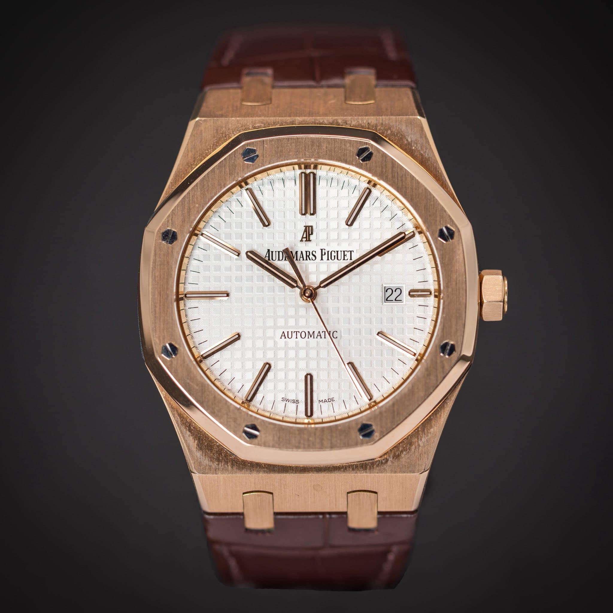 May be an image of wrist watch and text that says '® II AUDAMARSPIGUET AUDA LARS PIGUET лea 22 I AUTOMATIC / عده ಕ'
