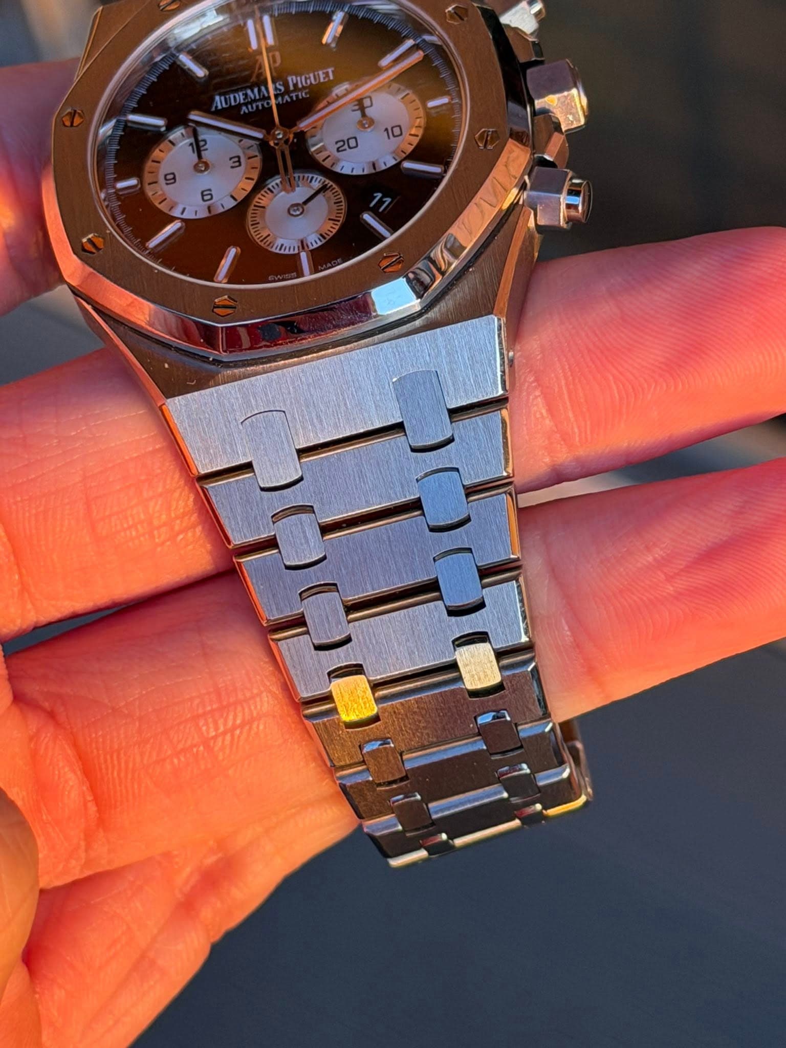 May be an image of wrist watch and text that says 'PIGUET AUDENA 10 4 20 LI ቀወ mls 10'