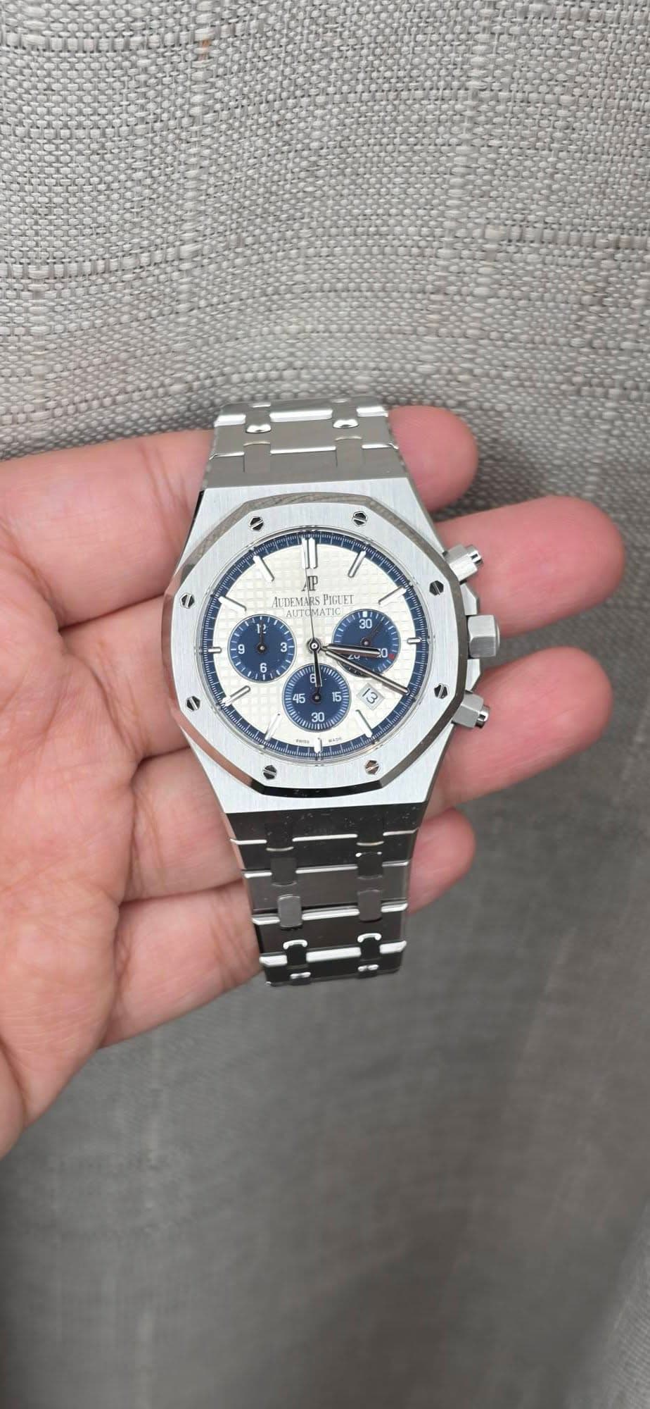 May be an image of wrist watch and text that says '۵ 1 ITEMUN PIGLET FIb TIC ው -9 3= - ॐ - 30 0 የማቢና እ 0 6'