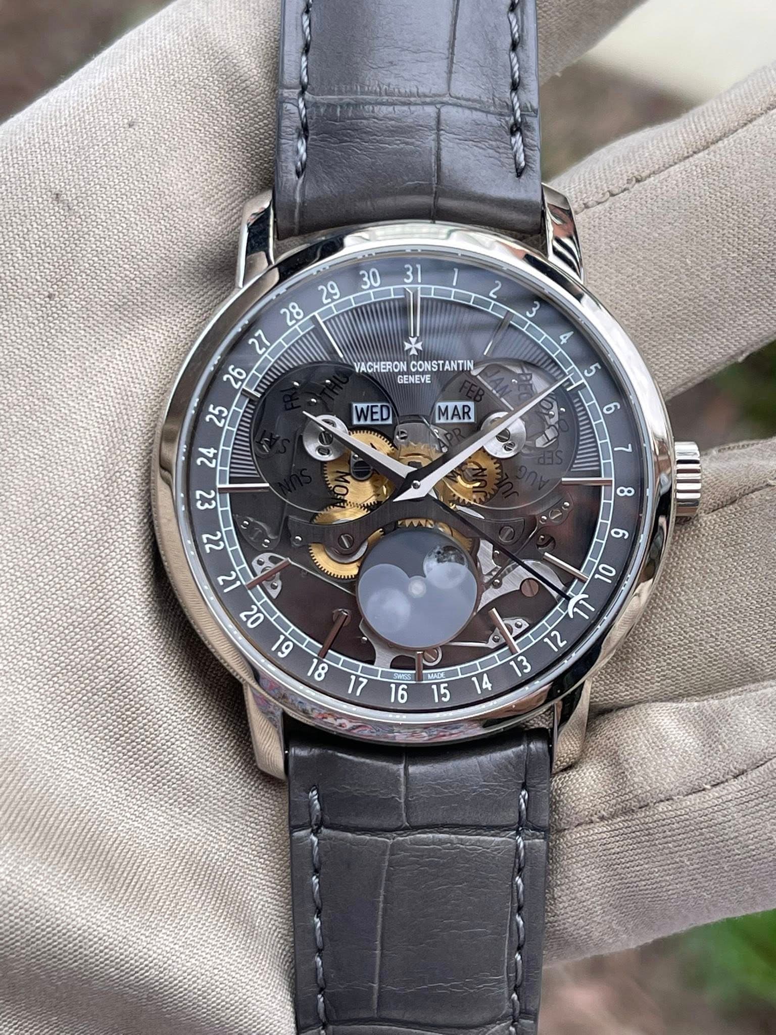 May be an image of wrist watch and text that says '31 I VACHERON VACHERON.CONSTANTIN CONSTANTIN GENEVE 25 WED 24 3 4 5 MAR 福 20 и 10 オ 12 13 14 WOK 15 16'