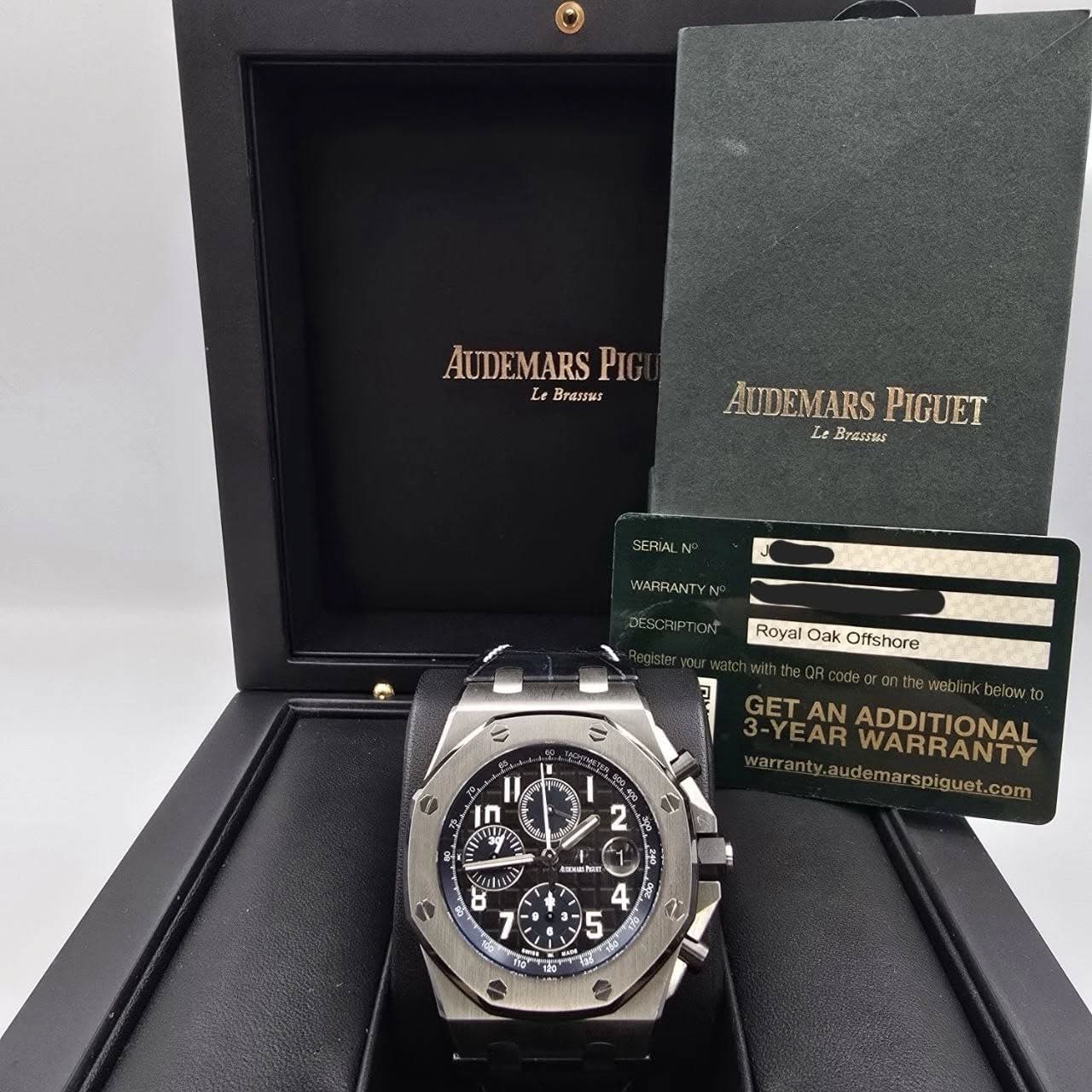 May be an image of wrist watch and text that says 'AUDEMARS PIC Le Brassus AUDEMARS AUDEMARSPIGUET Le Le Rrassse PIGUET SERIAL WAAR WARRANTY Royal Oak Offshore חן 1 I n - 3 2 &…