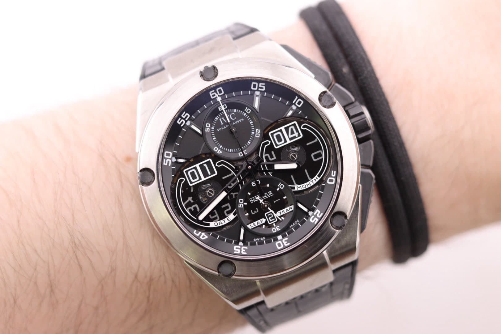 May be an image of wrist watch and text that says '05 60 E0 P 10 C AUSEN 55 10 50 DE SCHA 04 0 0 บ D 50 I 01 סם O MONTH MON 20 C ら、 DATE 40 G ピ一皮 CUA LEAP 2 YEAR 3E WISS S0 σε…