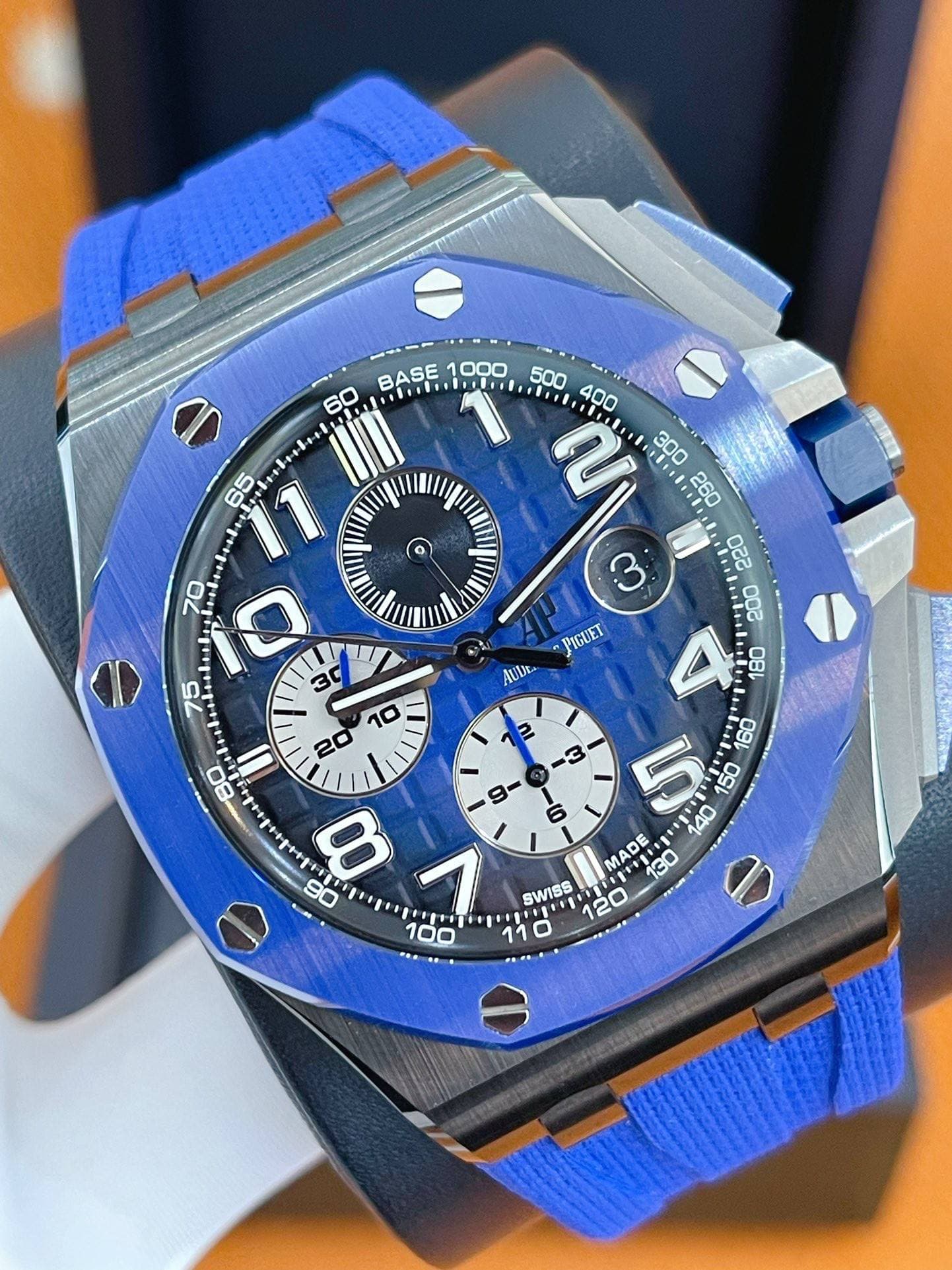 May be an image of wrist watch and text that says '一· BASE 1oit i 500 1000 O 400 Inlre 300 ၁၀၈ 260 0?? N o 5 30 PIGUET AULT C 3 3- 6 = 160 150 on O 00 140 MADE MADE 성흥원후 130…