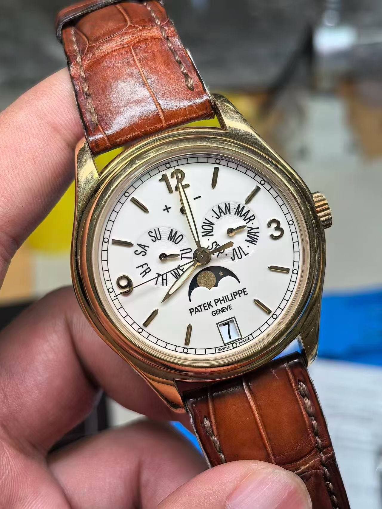 May be an image of wrist watch and text that says '- 1 + JAN MAR NOV 새상 3 JUL SU SA FR TH ه O ! PHILIPPE PATEK GENEVE र d swas e MADE'