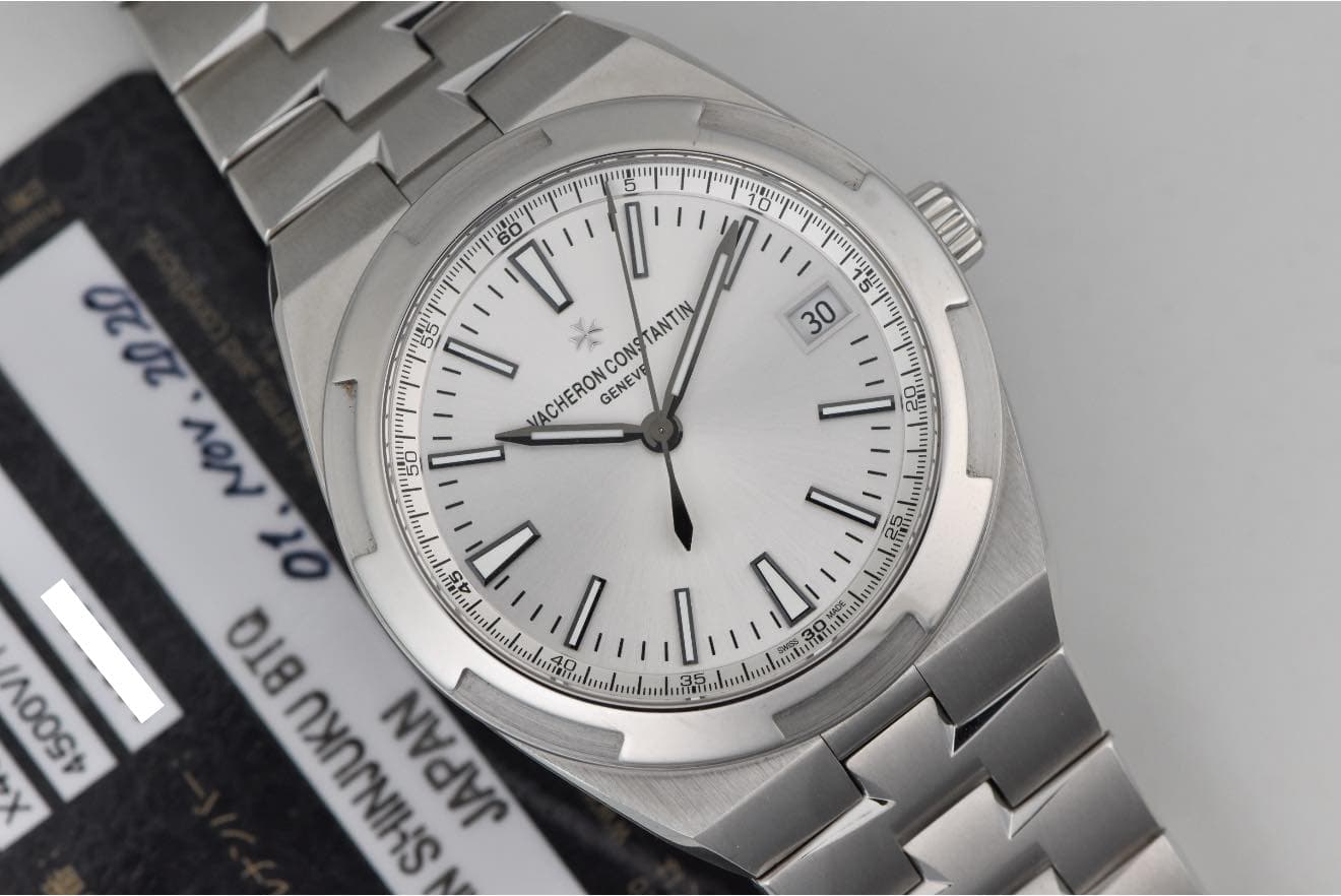 May be an image of wrist watch and text that says '10 55 หทุ יו VACHERONCONSTANTIN CONS CONSTANTIN TANTIN ΛΩΝ ACHERONC GENEVE DS 10 018 UUUUUUR AAAAN I.. OOS 100 X'