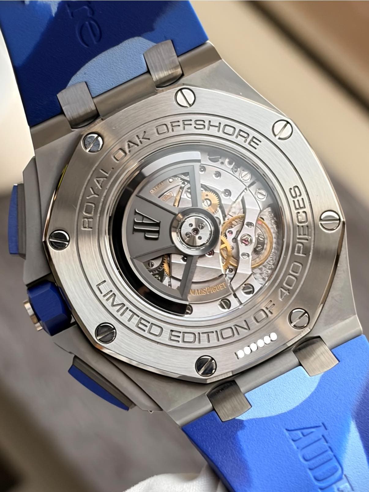 May be an image of wrist watch and text that says 'O OA人 OFFSHORE ወ ROYAL AL 111E7 E a O G MAISPIGUET NAUSE LGUET SED nld รว 0 PIE แน YO 000 LIMITED EDITION S O OF 0 AID'