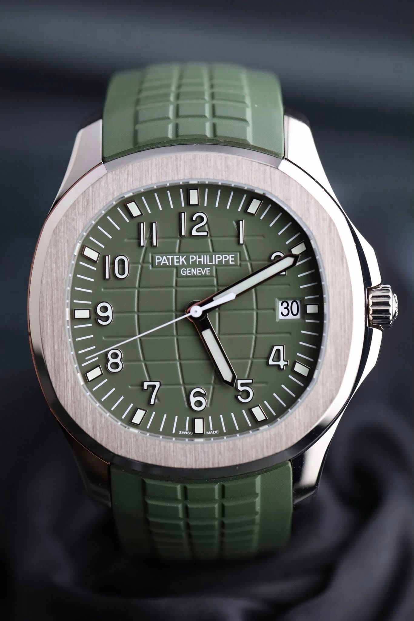 May be an image of wrist watch and text that says '|I 12 I 10 PATEK PATEKPHILIPPE PHILIPPE GENEVE SWISS MADE'