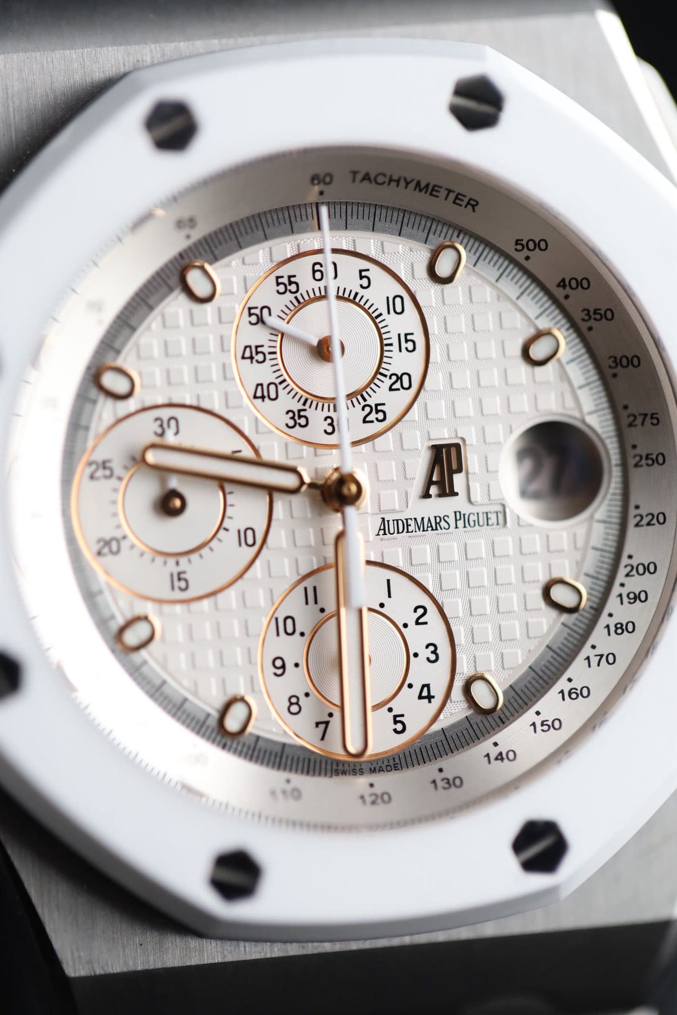 May be an image of wrist watch and text that says ' HIHII wW 10 LILILIL 45 15 L0L ° 10 15 AUDEMARSPIGUET) AUDEMARS PIGUET) 220 II i '