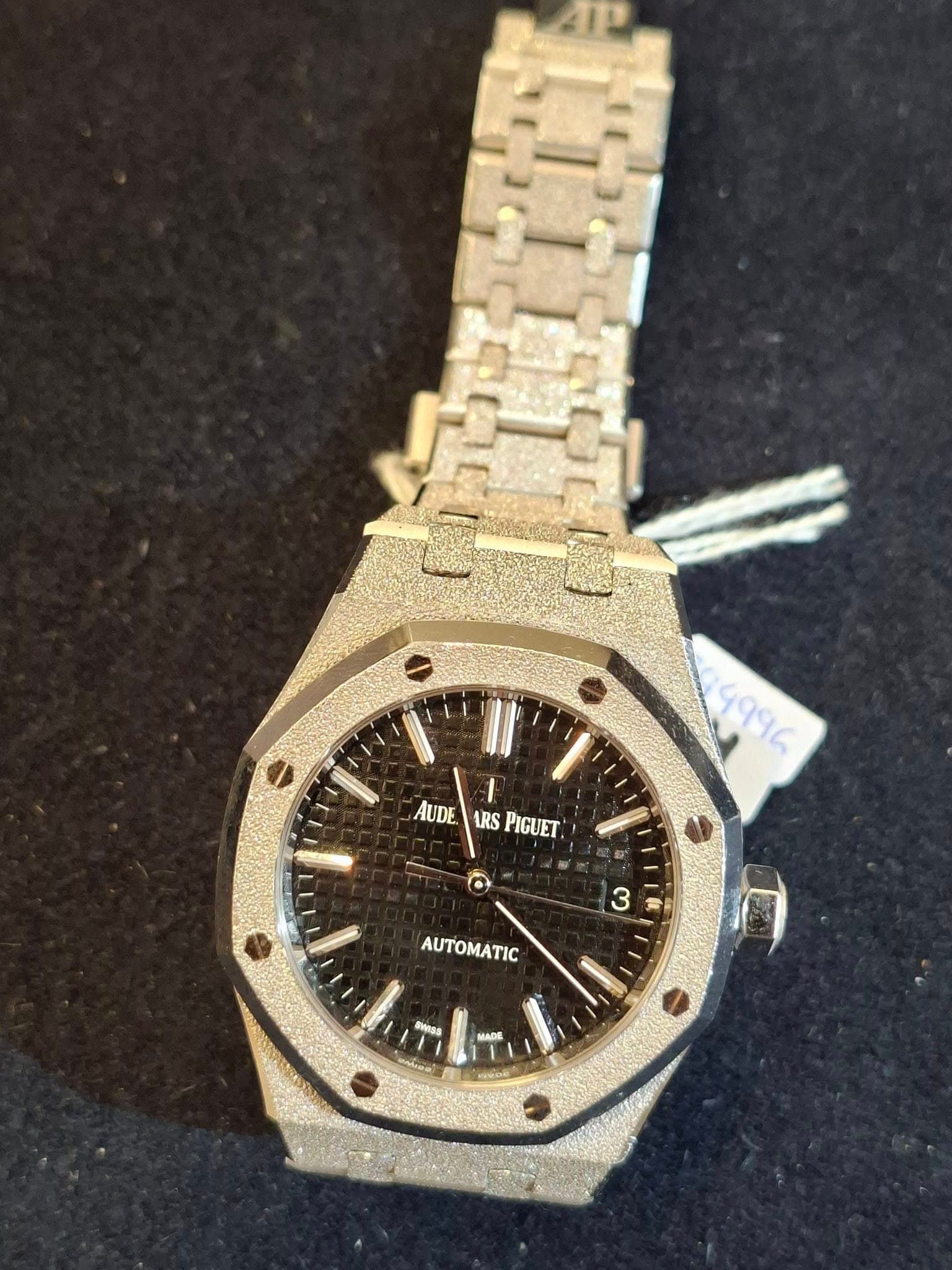 May be an image of wrist watch and text that says '4996 AUDE UDEARSPIGUET ARS PIGUET 3 期 AUTOMATIC AUTOMATIC Riss MADE ueG'