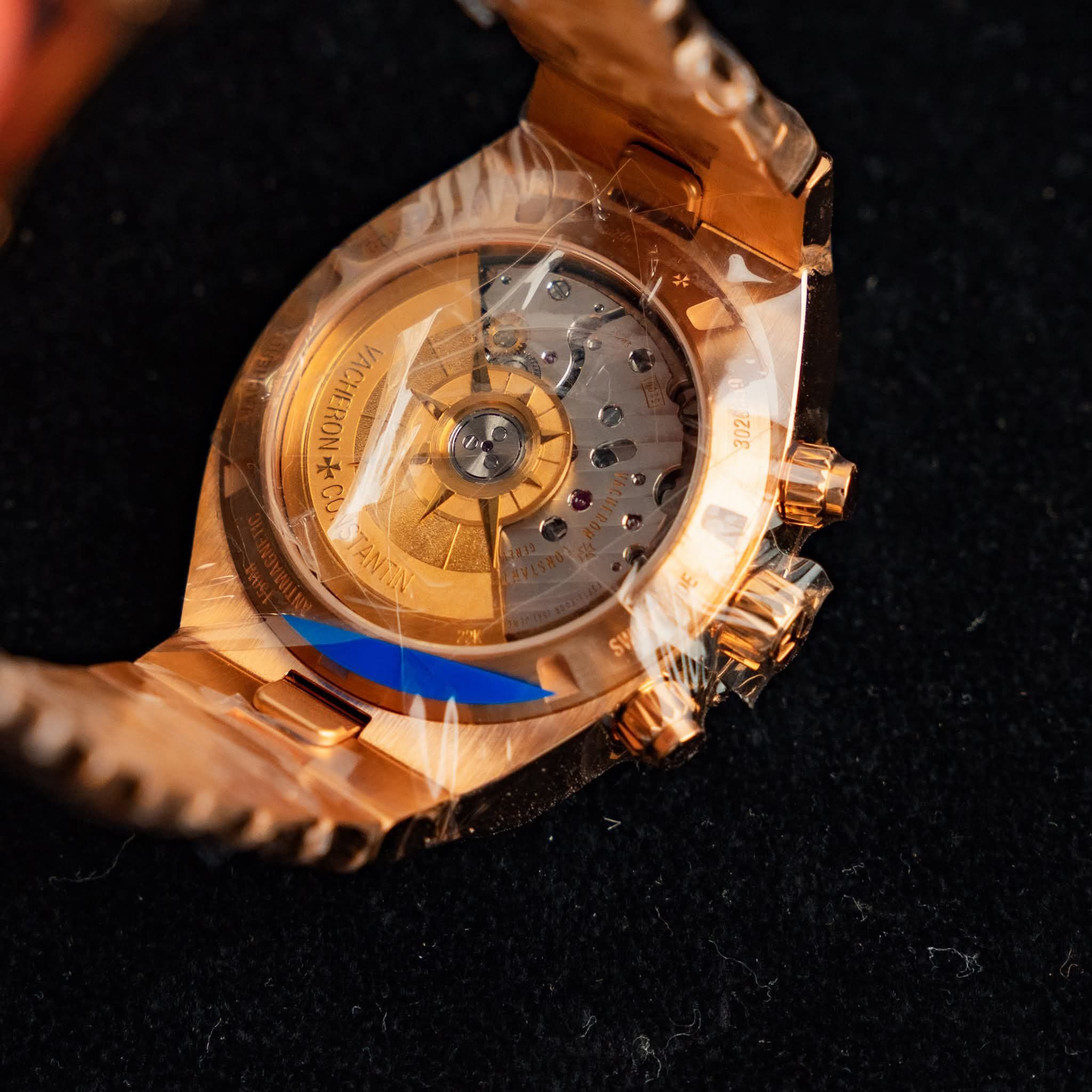 May be an image of wrist watch and text that says 'VACHERON*CU RON VACHERO る *Cb 3 2 H STANTIANS TANTA 302 2 ញឹ 00'