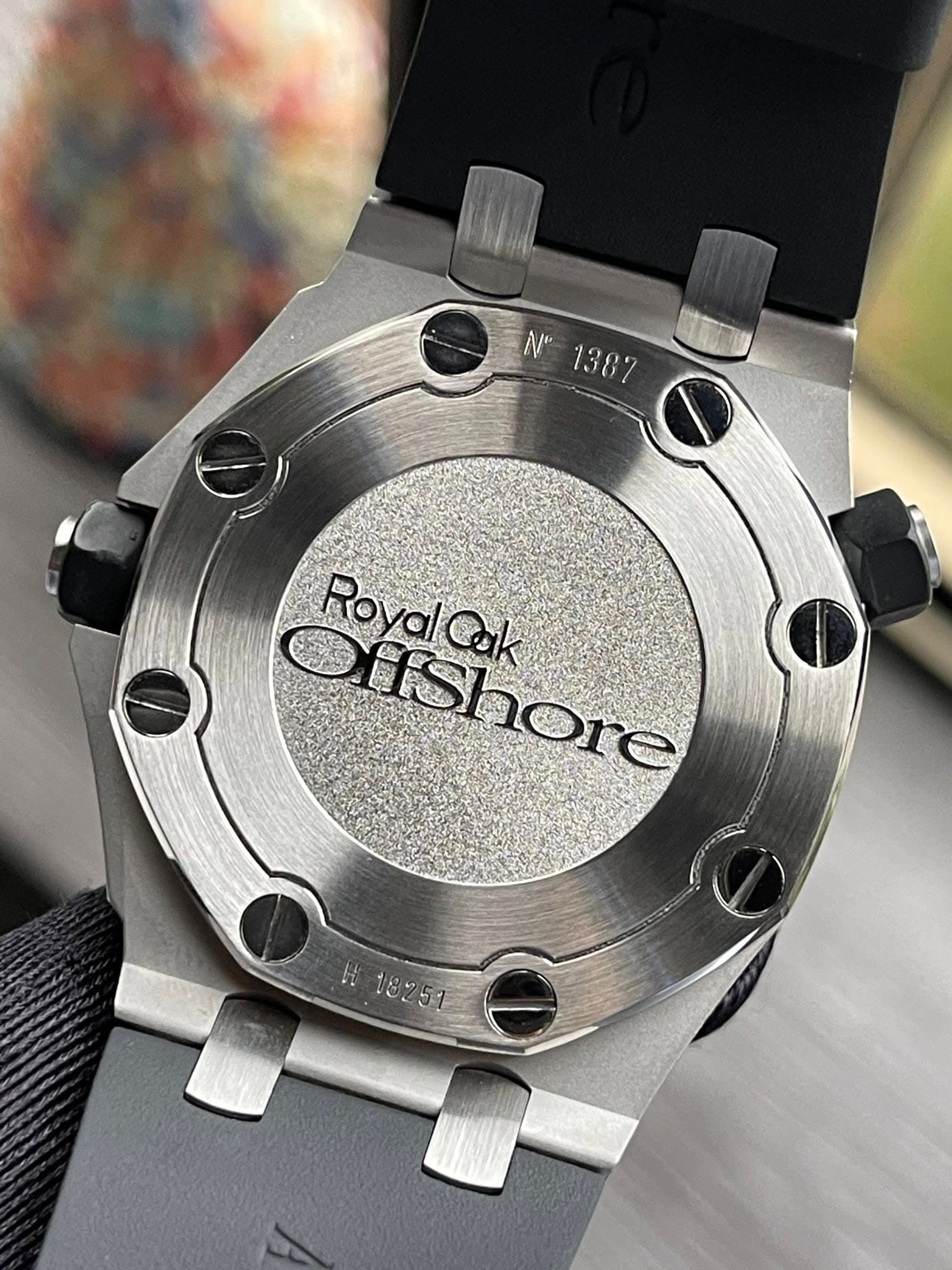 May be an image of wrist watch and text that says 'N N1387 1387 OfiShore N RoyalCak F7'
