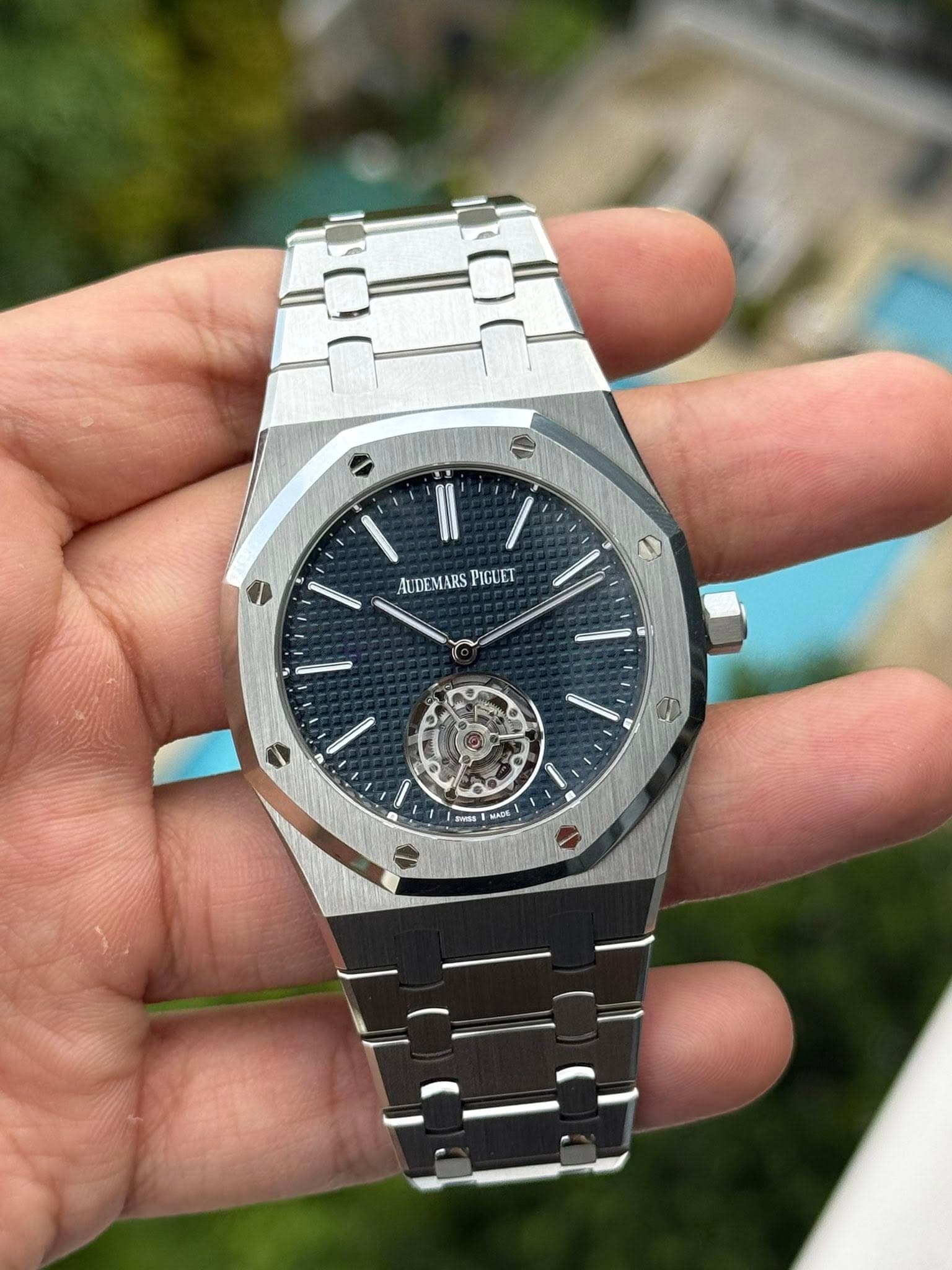 May be an image of wrist watch and text that says 'AUDEMARS AUDEMARSPIGUET PIGUET e 0 C @ X ทิส'