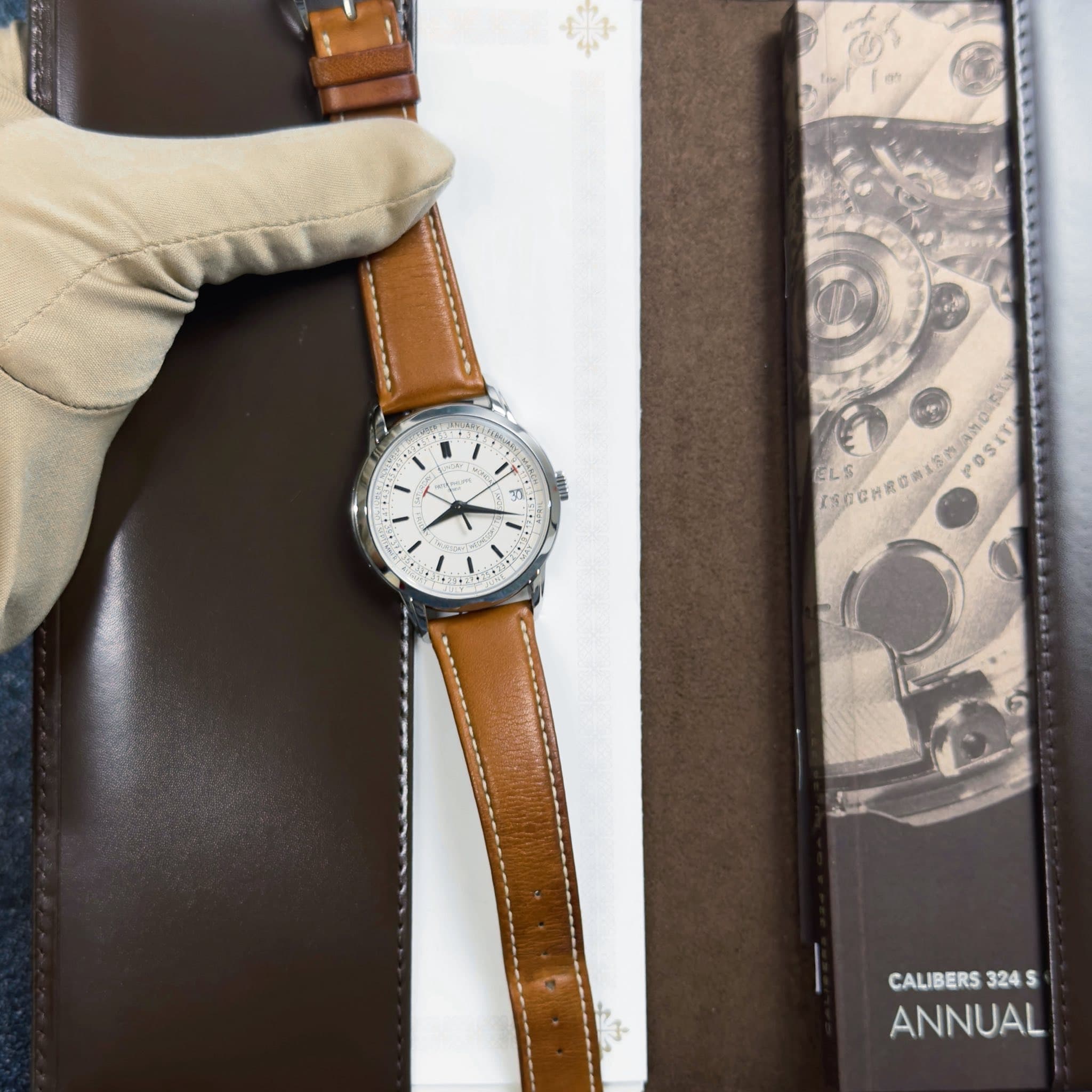May be an image of leather, wrist watch and text that says '37 1 ELS POSIT LSCCHR CALIBERS 324 CALIBERS324S $ ANNUAL'