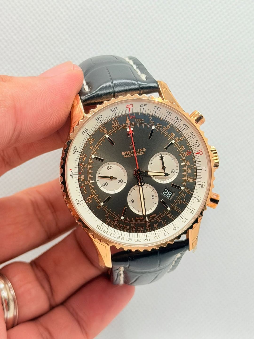 May be an image of wrist watch and text that says ' 유금 MPH BASE 45 50 40 μμήτή 40 BREITLING BREI ING NAVIT NAVITIMER MER . E5 NAU 30 35 川 4 01 αBTo 220 0 28 ม y × 1R in 2252ESS Θι…