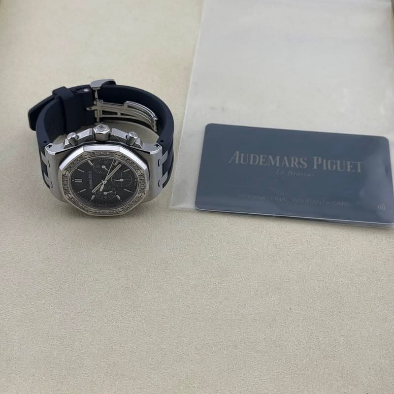 May be an image of wrist watch and text that says 'AUDEMARS AUDEMARSPIGUET PIGUET'