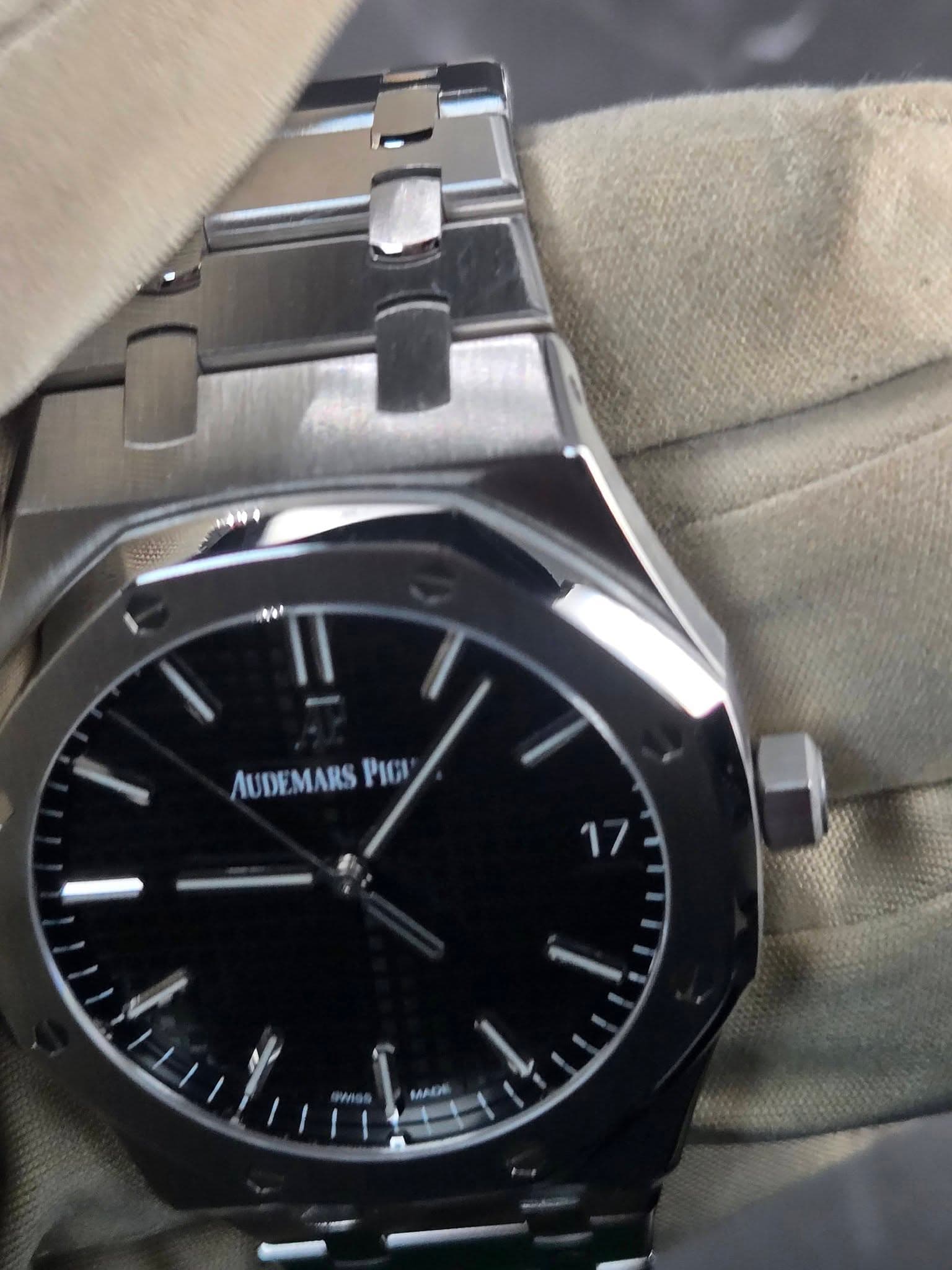 May be an image of digital watch and text that says '今a牛 AUDEMARS W PIGI MADE'