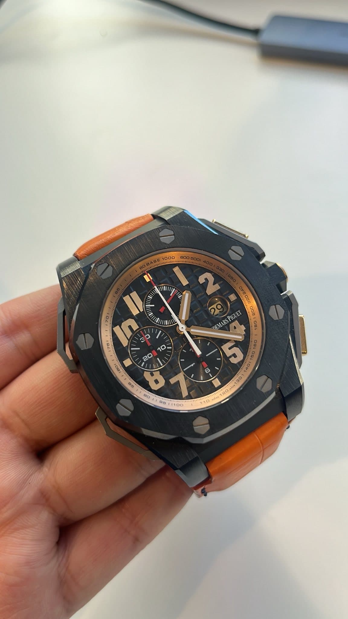 May be an image of wrist watch and text that says '10D0 10 1Ya 드 10 L 10 ٥ 20 2 Da EMARSPICU 5 GU 50 100'