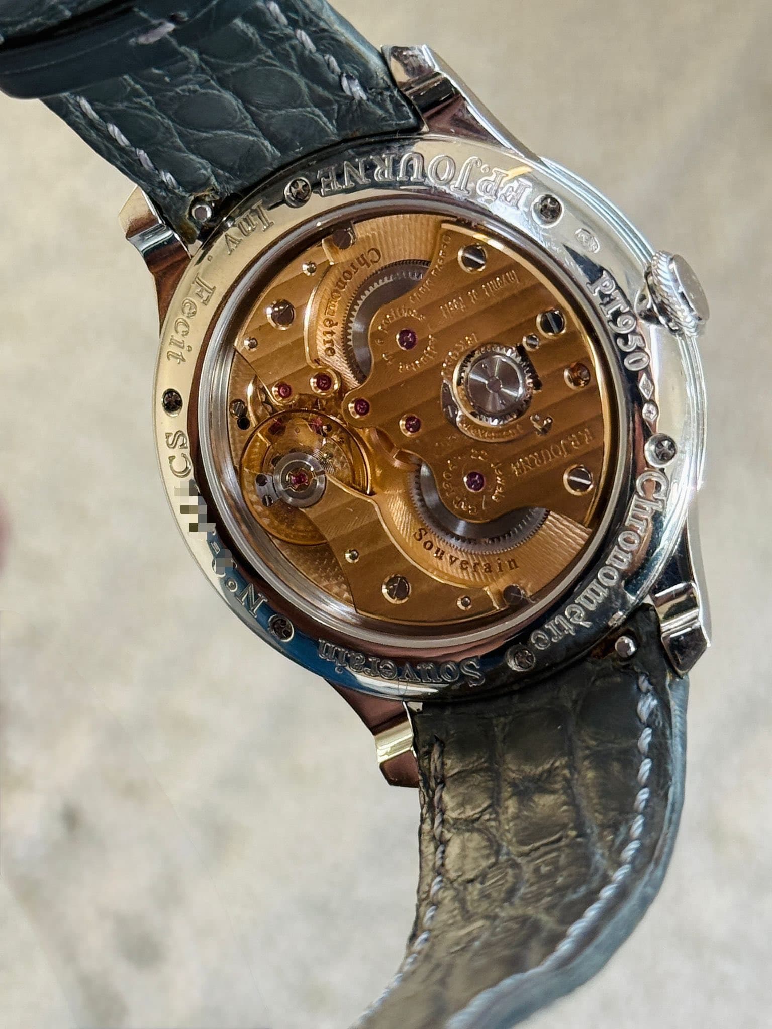 May be an image of wrist watch and text that says 'AUA በወ/ቢተ B ההי 5 ecit R ၁၂၂၃၁ CD زقه M รวา O Chrono'