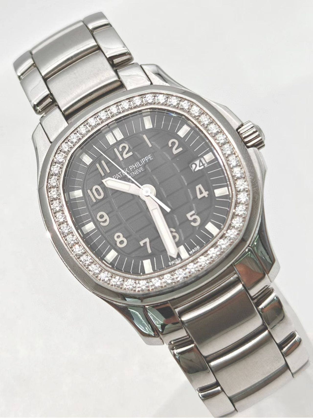 May be an image of wrist watch and text that says '12 2 PHILIPPE 121 IPPE PATE ENEVE م MADE SWISS SW'