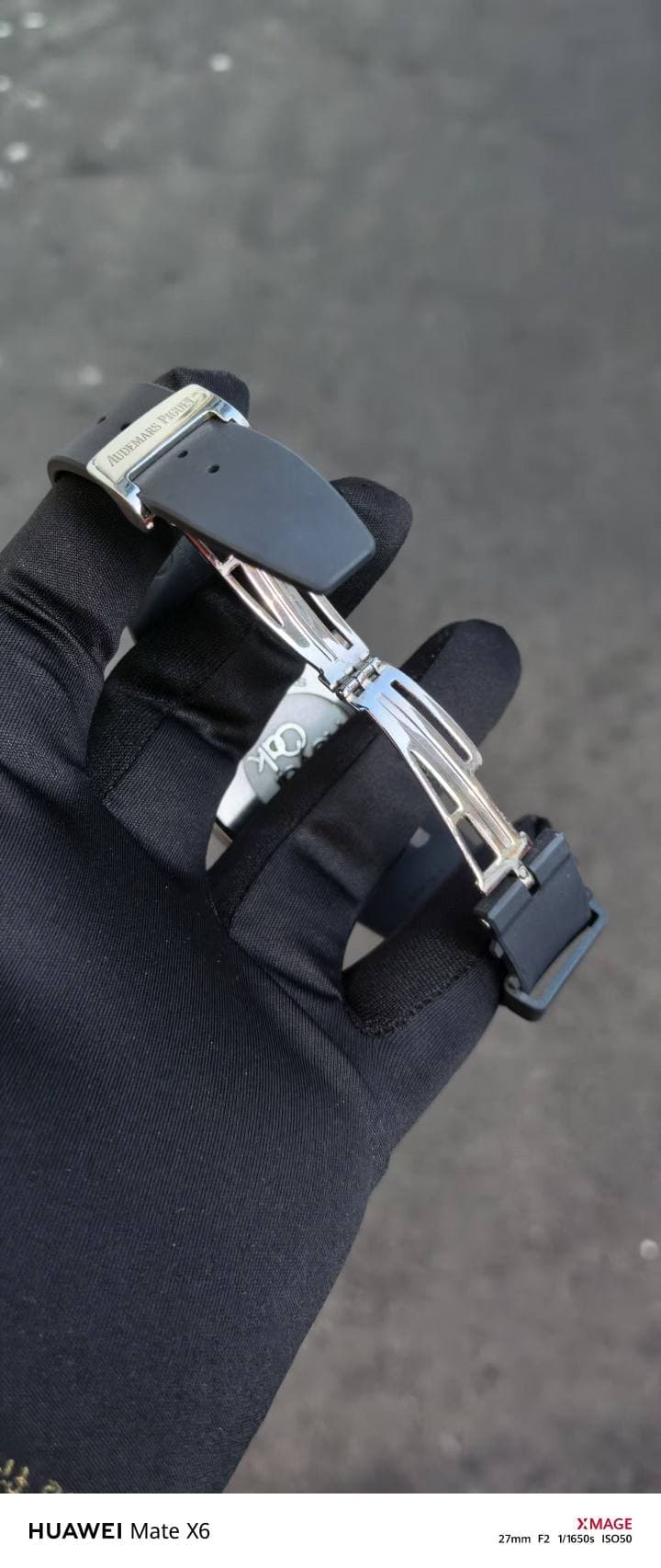 May be an image of digital watch and text that says 'AAEMKR CeM 1 HUAWEI HUAWEIMateX6 Mate X6 XMAGE 2imm 21 משלמריו BDSD'