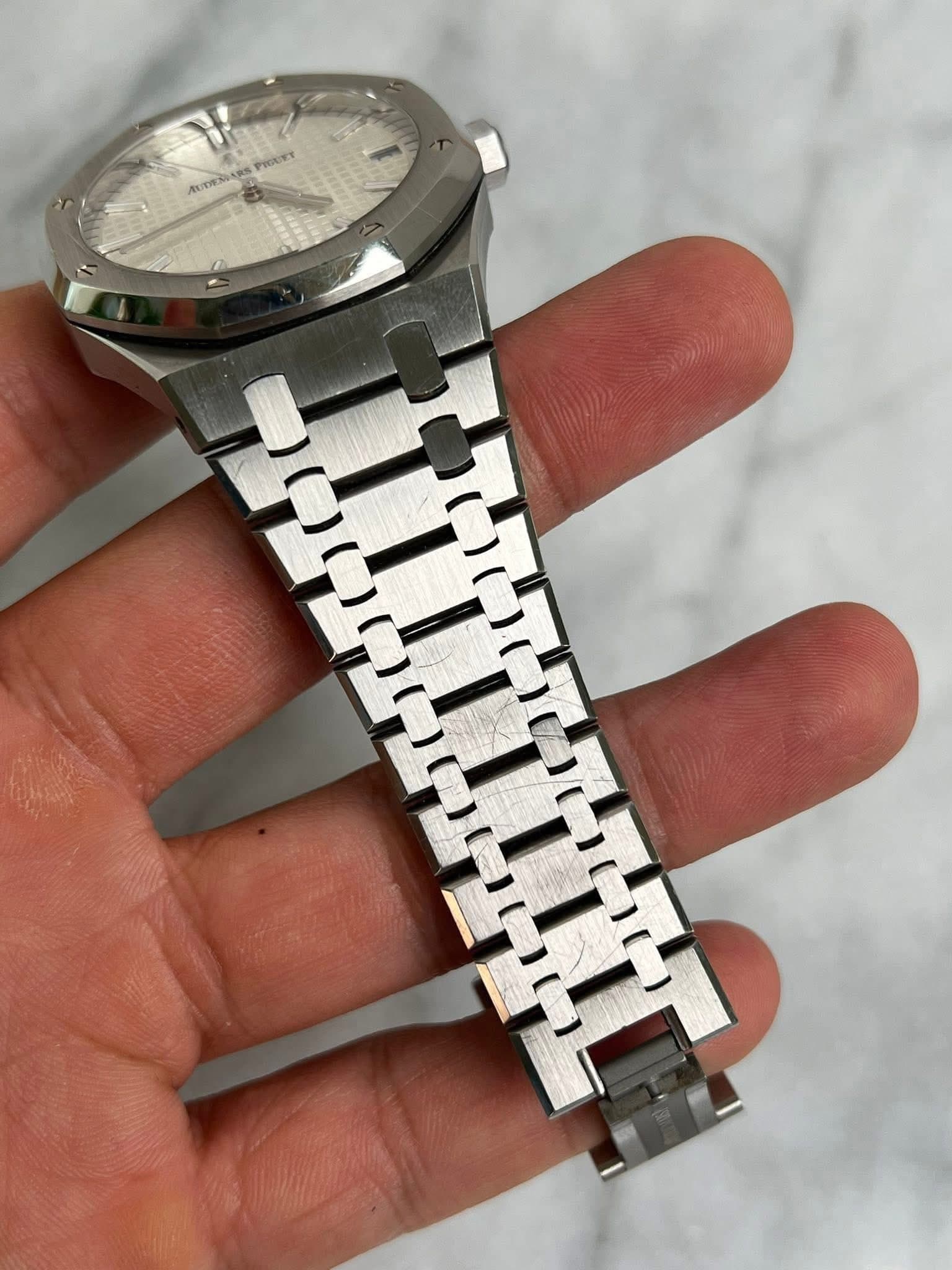 May be an image of digital watch and text that says 'm'