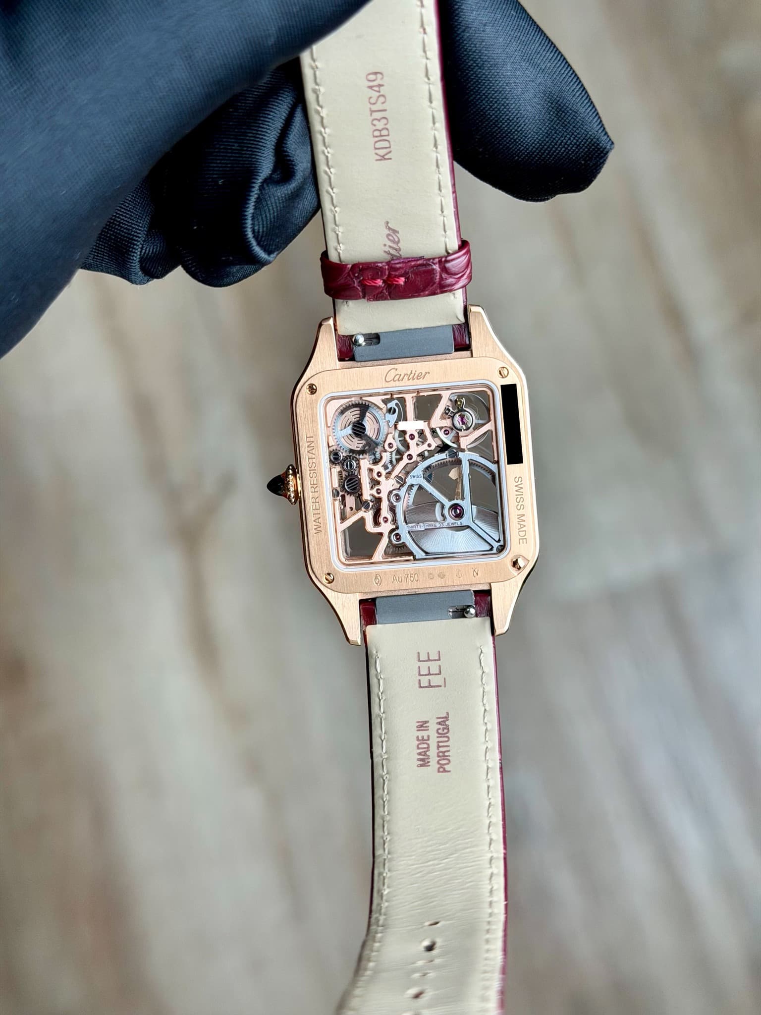 May be an image of digital watch and text that says 'KDB3TS49 o tier Cartier ٥ አቁም CLIESMADE MADE FEE IN MADE PORTUGAL'