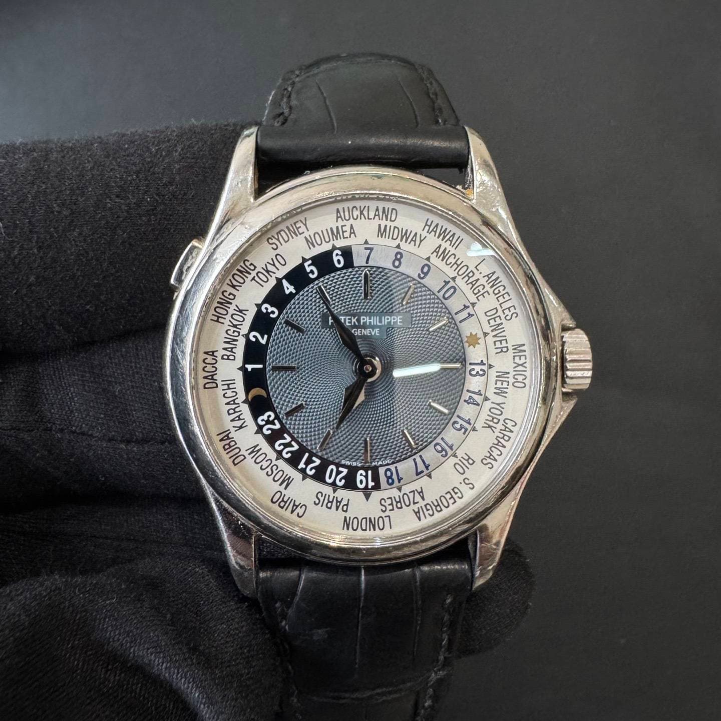 May be an image of wrist watch and text that says '' PHILIPPE GENEVE AUCKLAND SYDNEY NOUMEA MIDWAY ANCHORAGE 10 HAWAII KONG TOKYO HONG HΟχ BANGKOK 3 2 DENVER DACCA DUBAI…