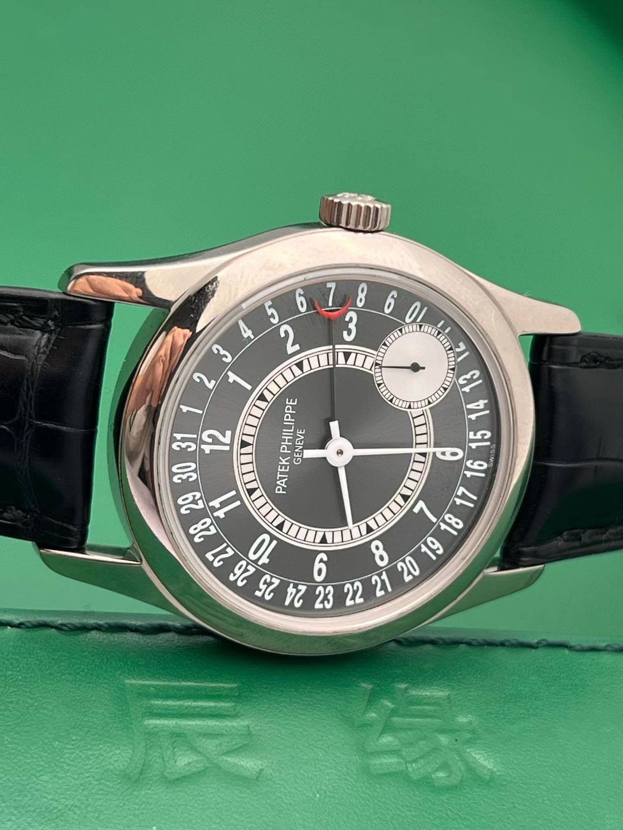 May be an image of wrist watch and text that says ' EL 1 다가 9 S 31 21 NEVEIPO PATEKPHILIPPE PHILIPPE GENEVE 하 30 PATEK បង حم '