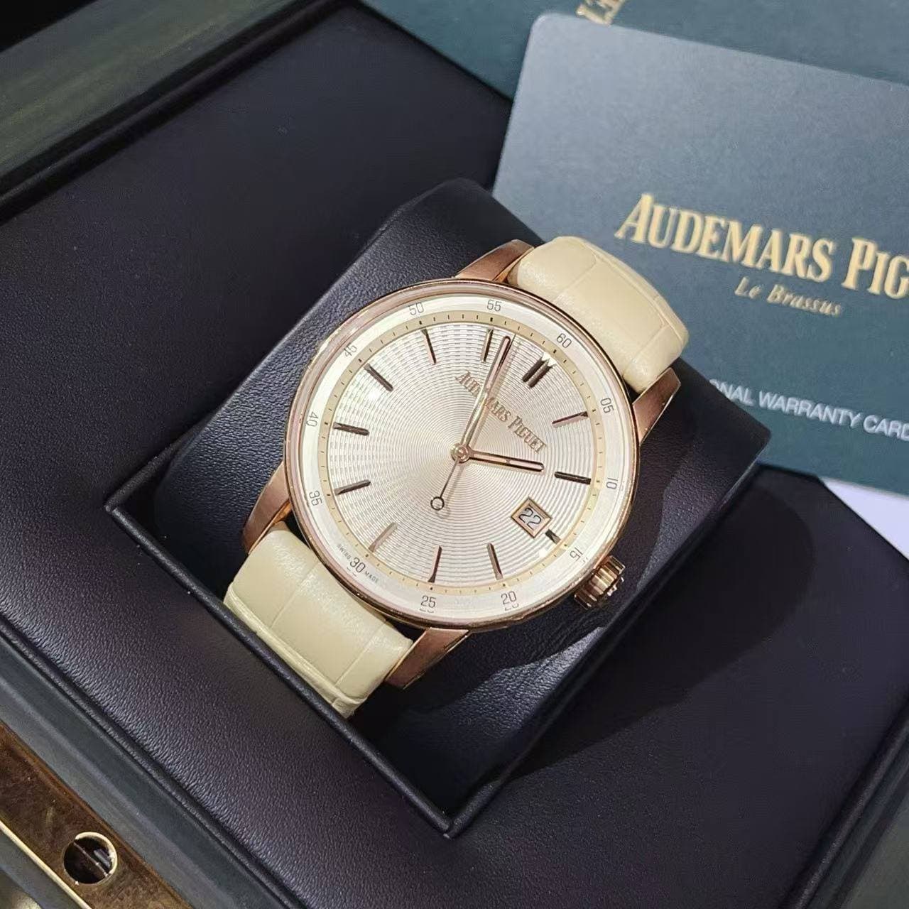May be an image of wrist watch and text that says '55 0ي AUDEMARS Brassus PIG Le তক 80 60 I1 AAS PIGUFE 05 96 AJAL WARRANTY CARE D 01 22 30 O O ١ 26 20 HL သ HONNNO ン0'