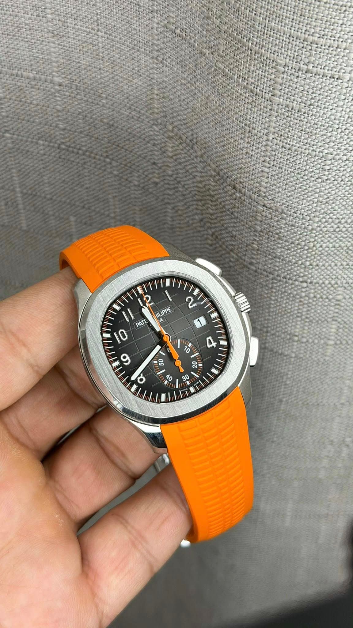 May be an image of digital watch and text that says '2 LIPPE VE 2 1 PATE 0 10 0 VI D ស៊ី 8 ό '